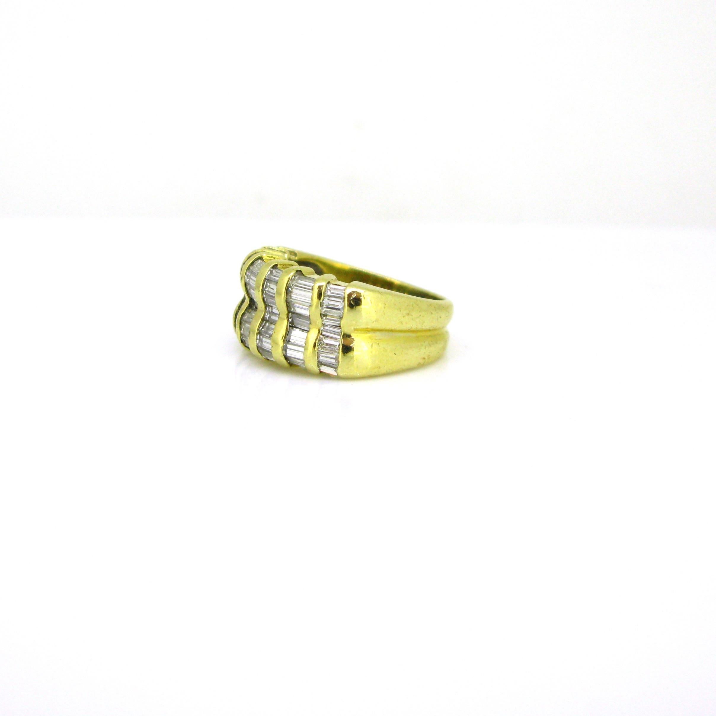 Vintage Baguette Diamonds Double Band Ring, 18 Karat Yellow Gold In Good Condition For Sale In London, GB