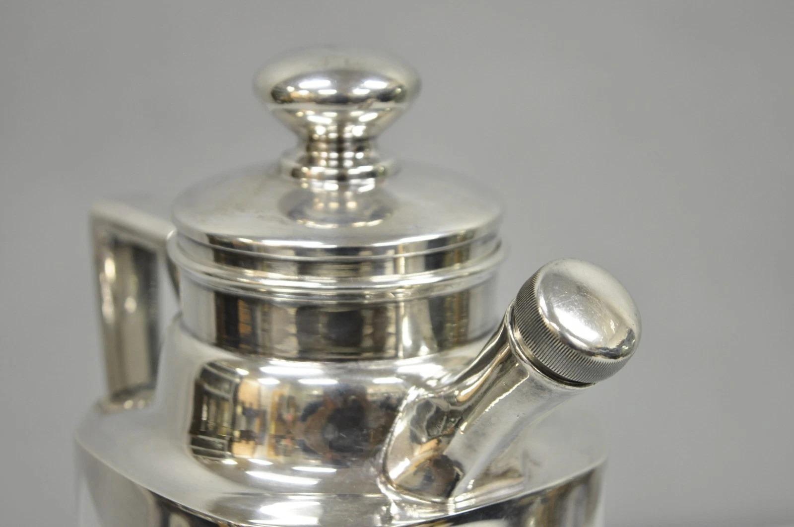 Vintage Bailey Banks & Biddle Art Deco Silver Plated Martini Cocktail Shaker In Good Condition For Sale In Philadelphia, PA