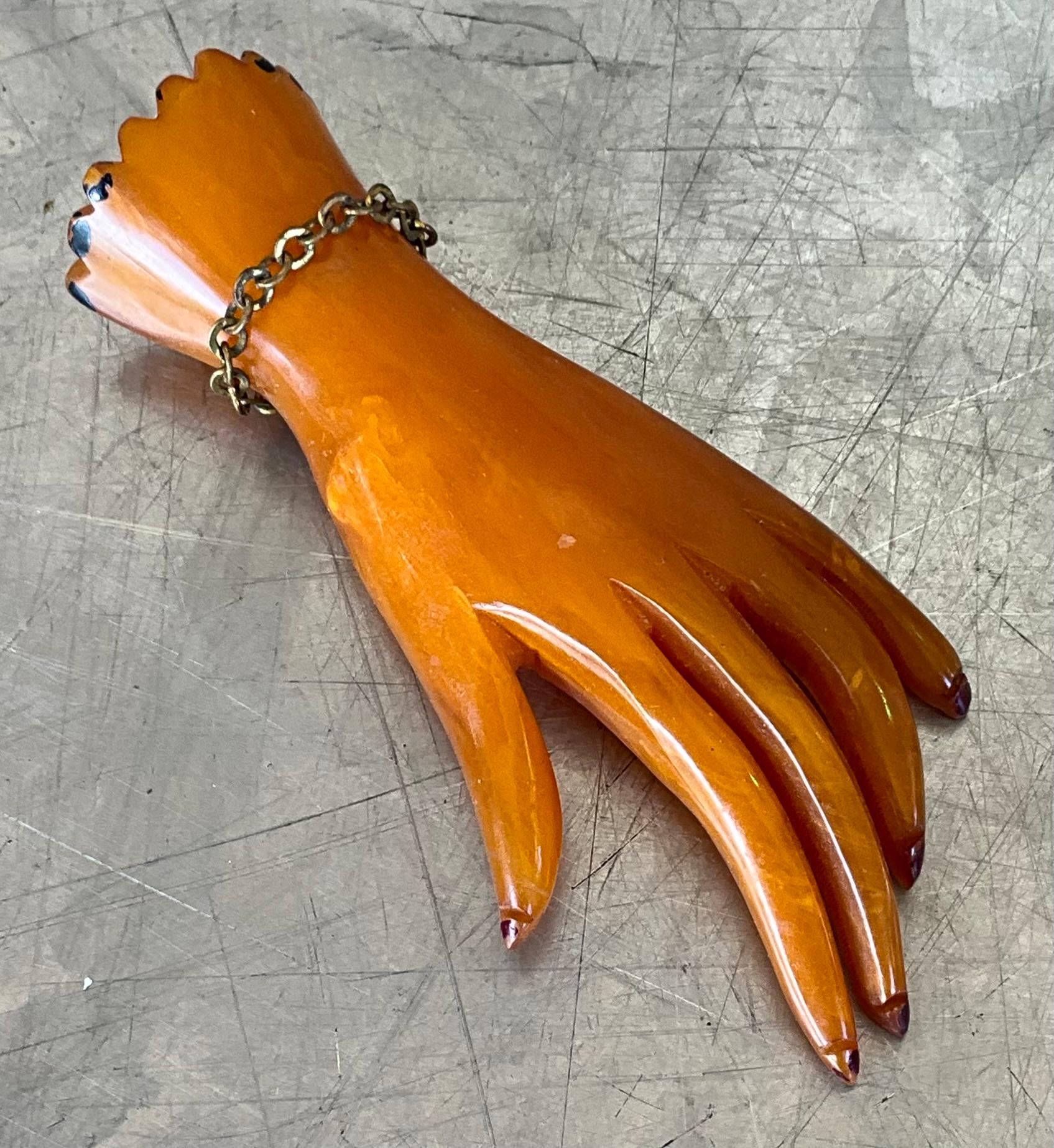 Vintage Bakelite Butterscotch Carved Hand Brooch In Good Condition For Sale In Lake Worth Beach, FL