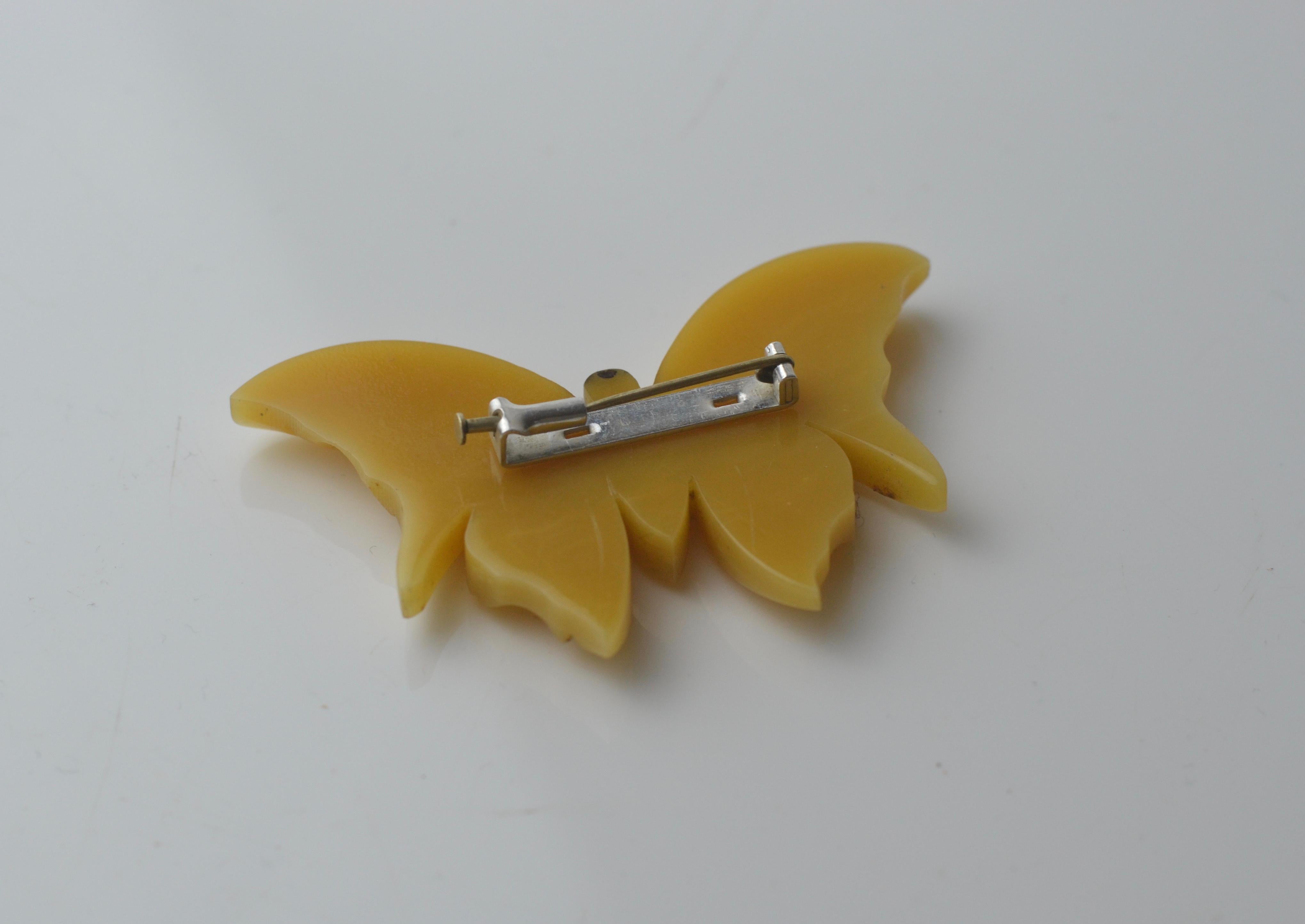 Vintage bakelite carved butterscotch butterfly brooch bought in Paris circa 1940 For Sale 6