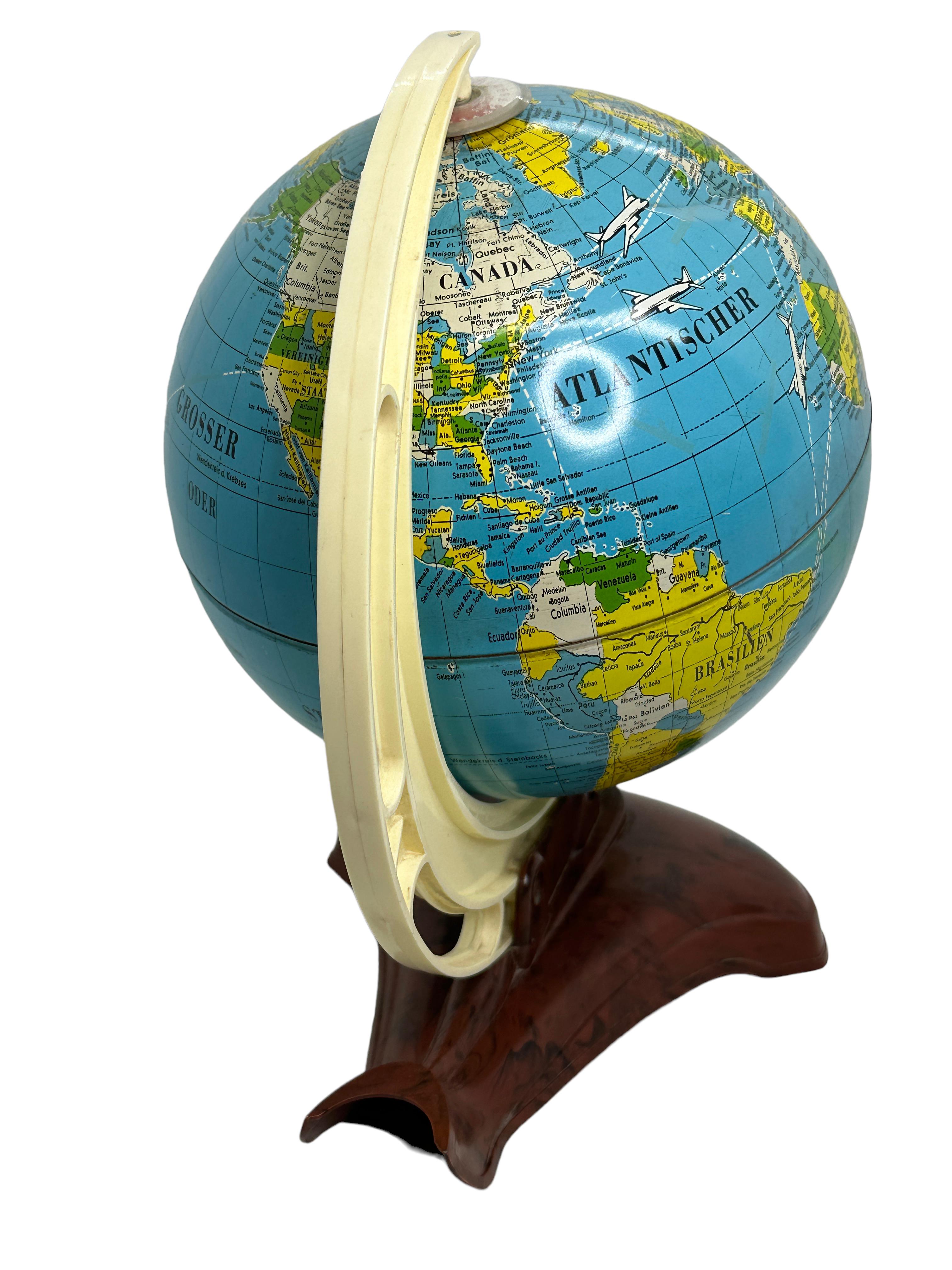 Vintage Bakelite, Sheet Metal / Tin Globe from the 1950s, West Germany In Good Condition For Sale In Nuernberg, DE