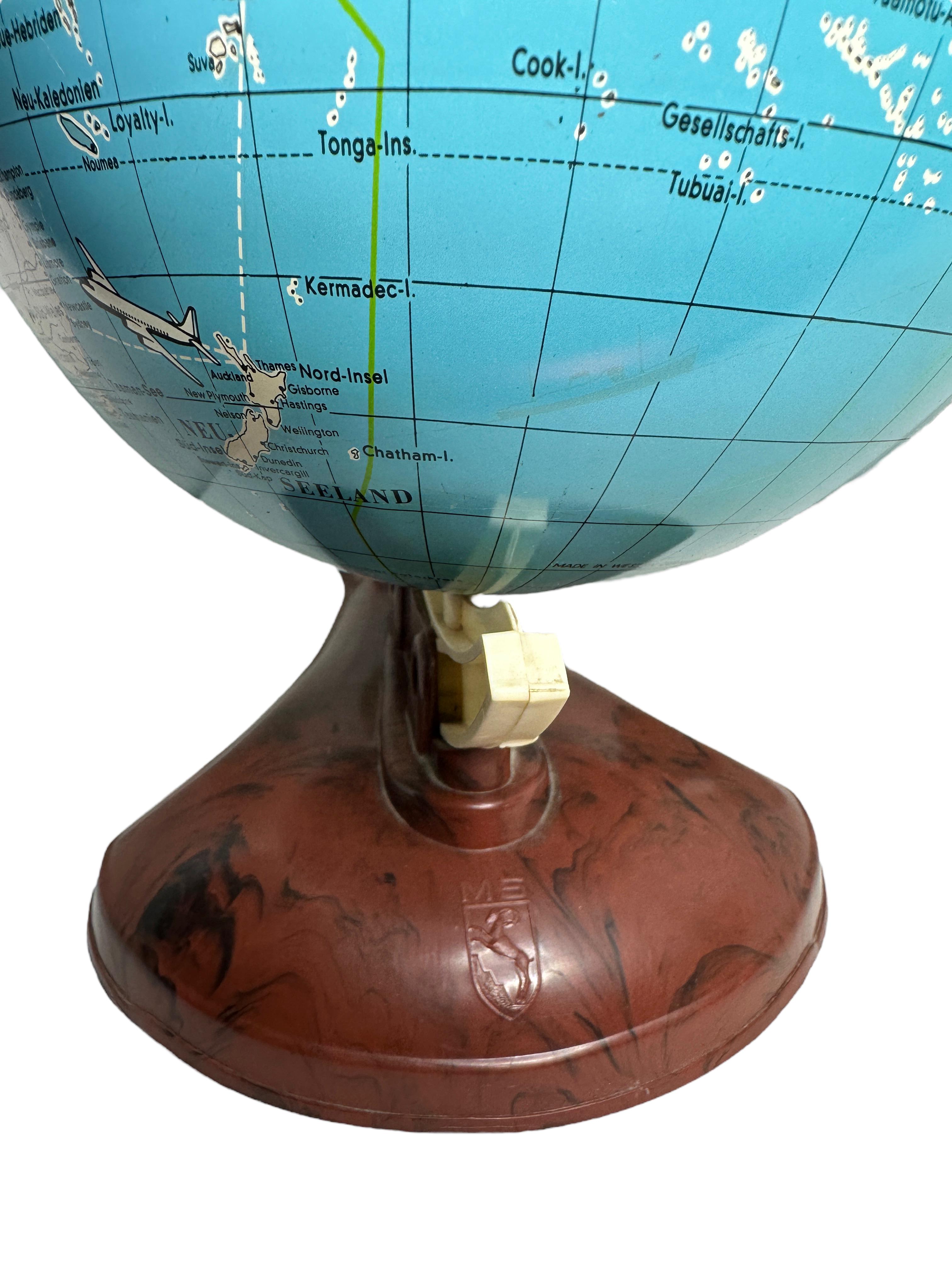Vintage Bakelite, Sheet Metal / Tin Globe from the 1950s, West Germany For Sale 3