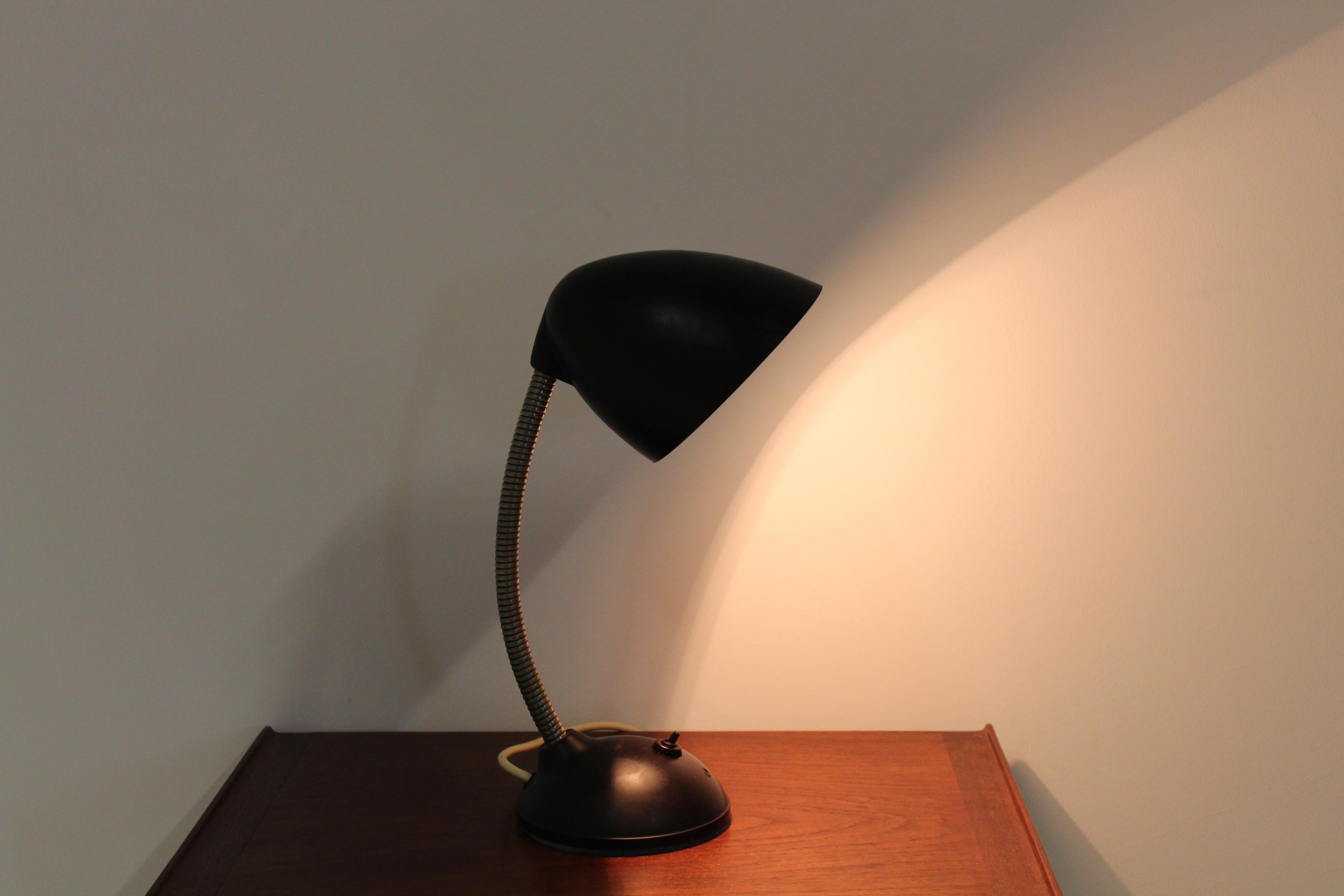 Mid-Century Modern Lampe de table vintage en bakélite:: 1950s en vente