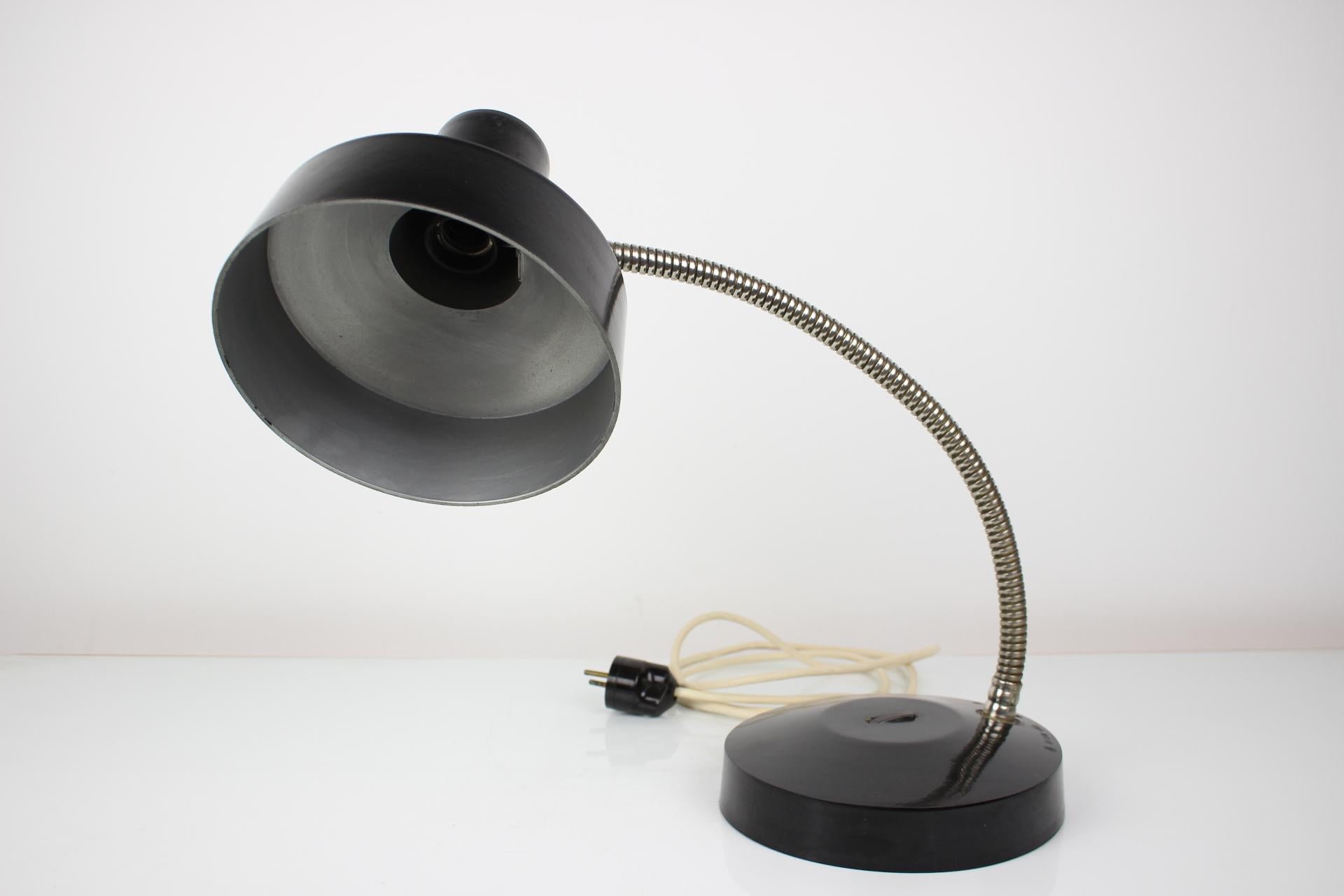 Mid-Century Modern Lampe de bureau vintage en bakélite, années 1950 en vente