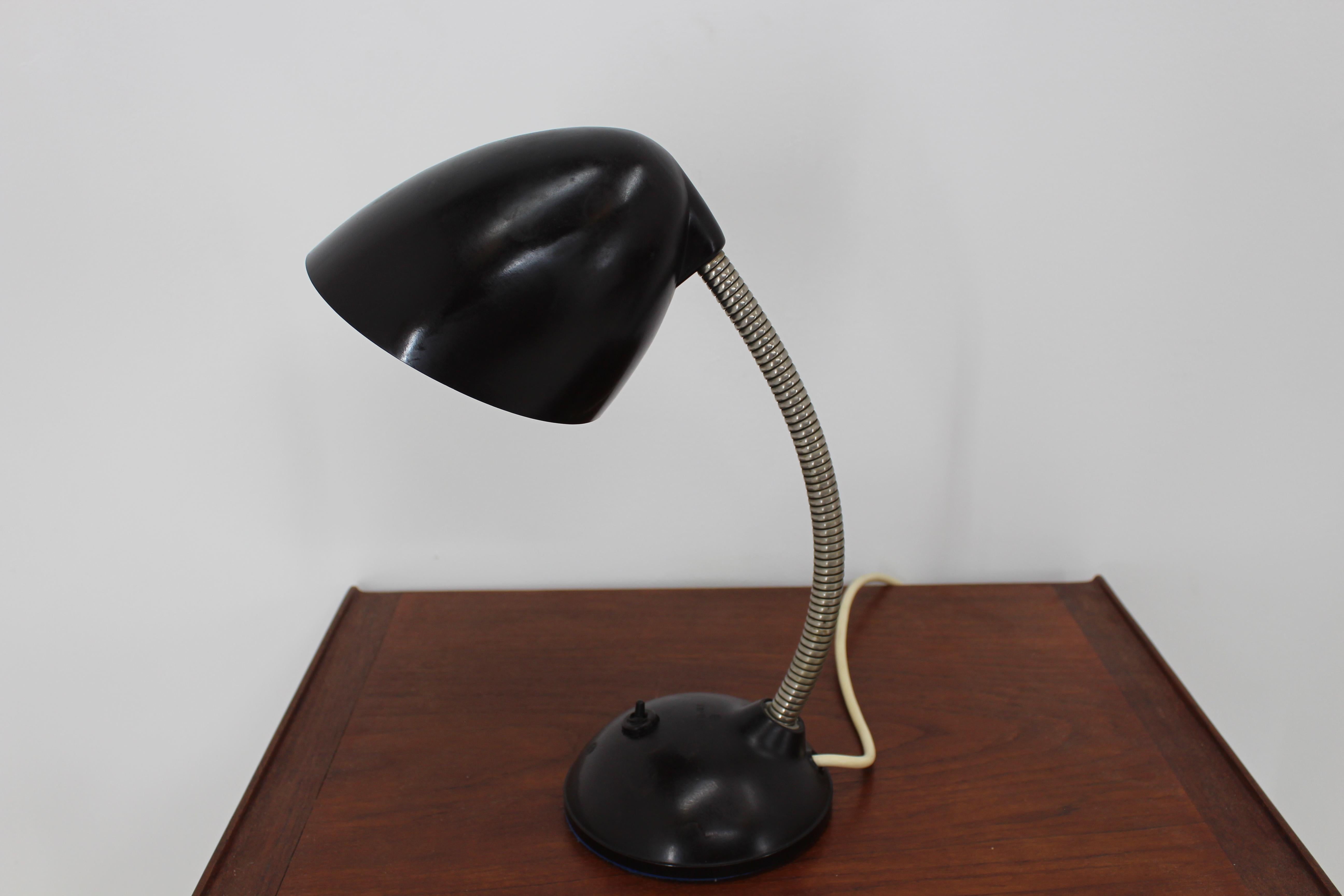 Tchèque Lampe de table vintage en bakélite:: 1950s en vente