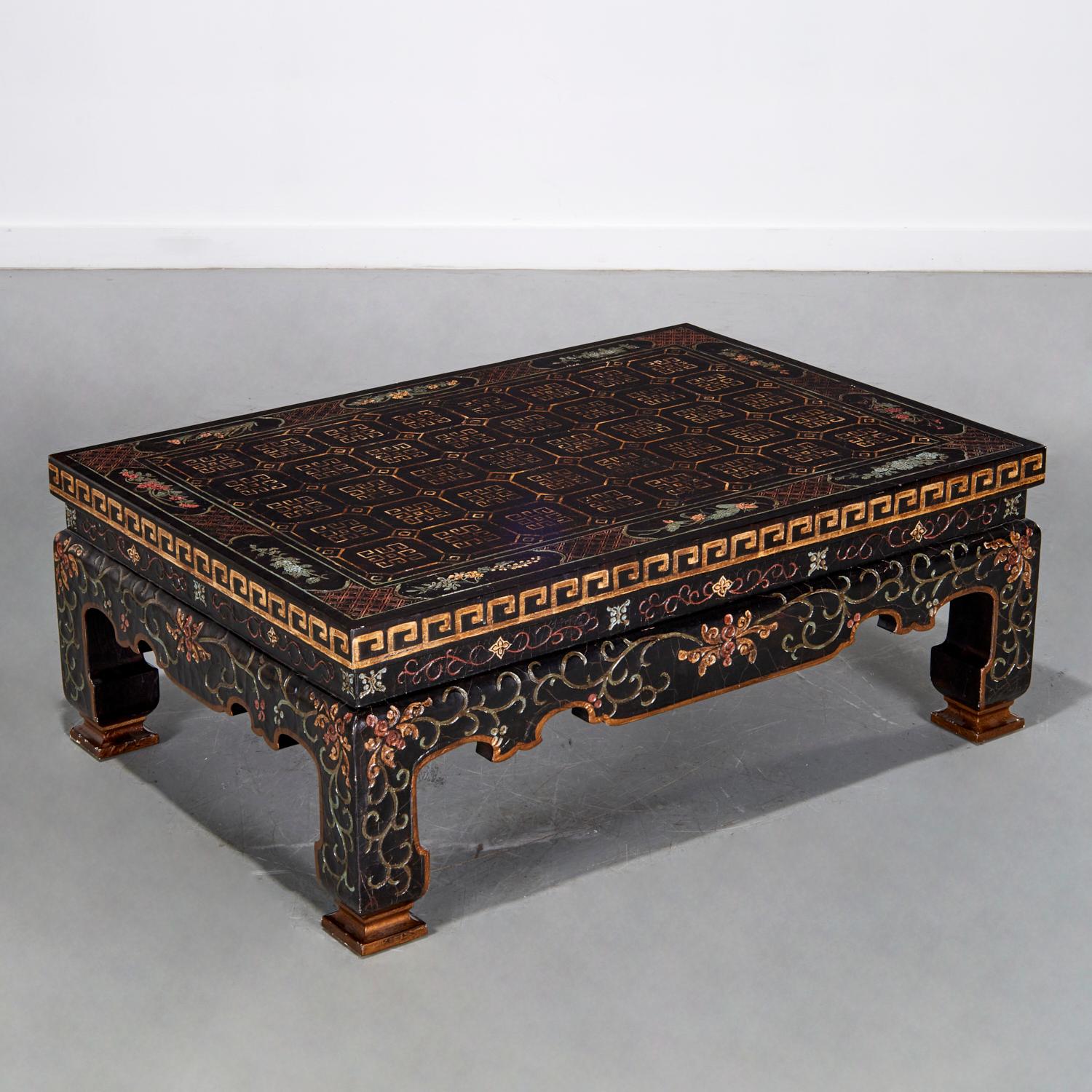 Baker Schwarz lackierter Chinoiserie-Couchtisch mit Blumen- und Goldmotiven, Vintage (Holz) im Angebot