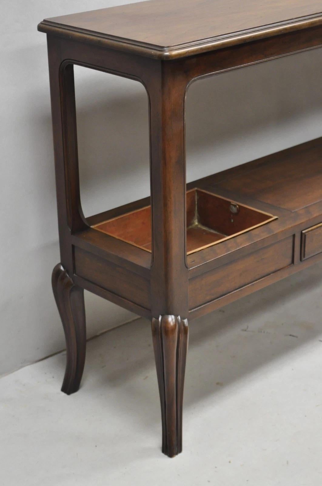 Vintage Baker in legno di ciliegio scuro, stretto tavolo francese da salotto con inserti in rame in vendita 5