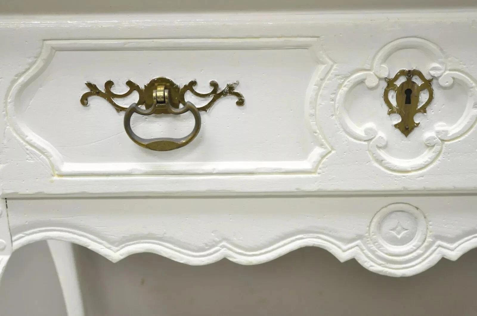 Vintage Baker French Country Regency Hoof Foot White One Drawer Console Table In Good Condition For Sale In Philadelphia, PA