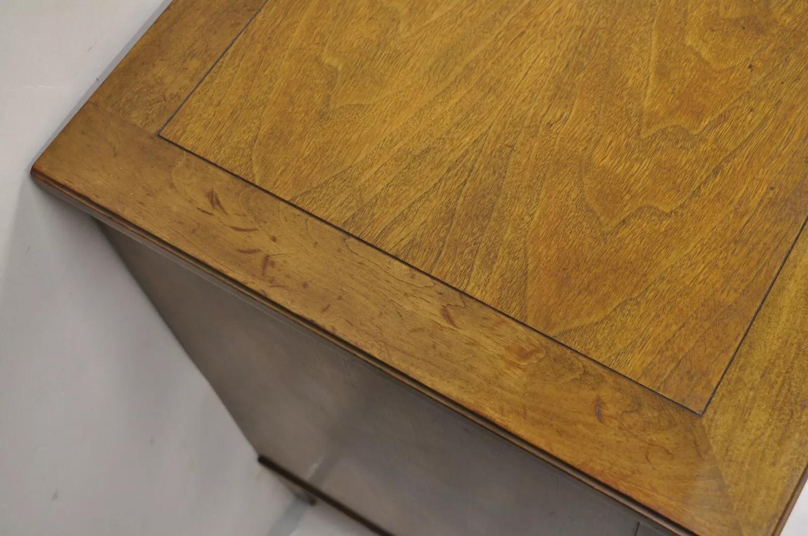Credenza Buffet Sideboard Baker d'epoca in stile impero francese in ciliegio con ante a reticolo in vendita 4