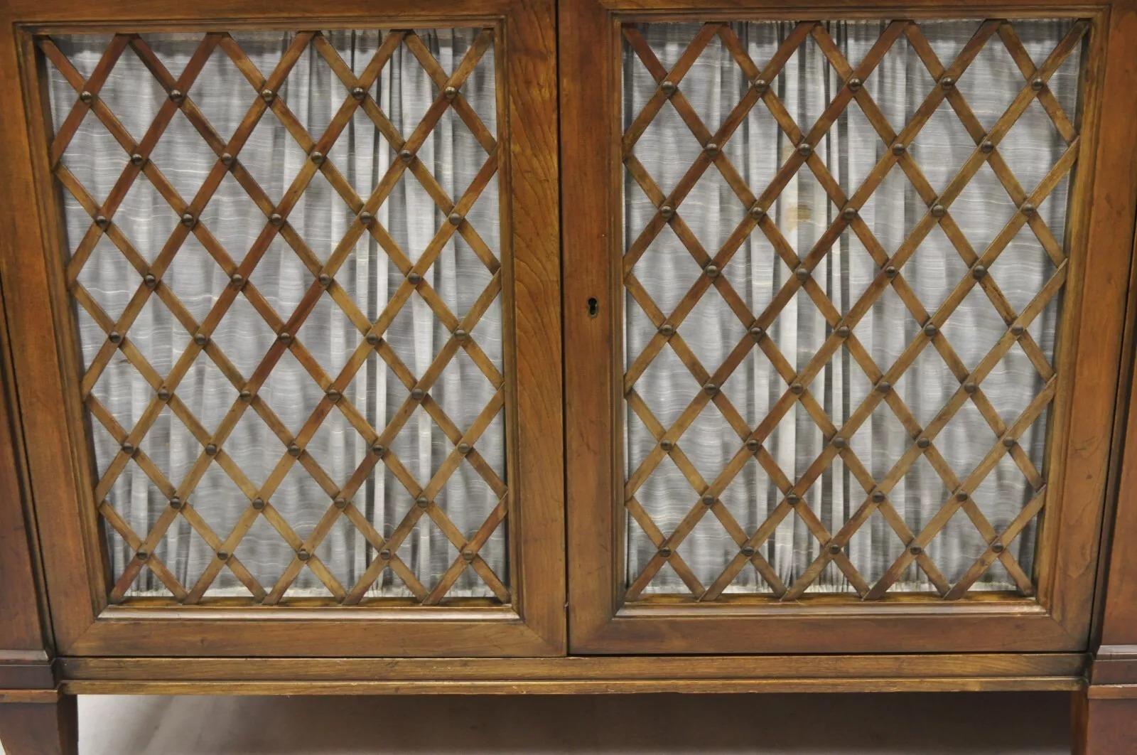 Stile impero Credenza Buffet Sideboard Baker d'epoca in stile impero francese in ciliegio con ante a reticolo in vendita