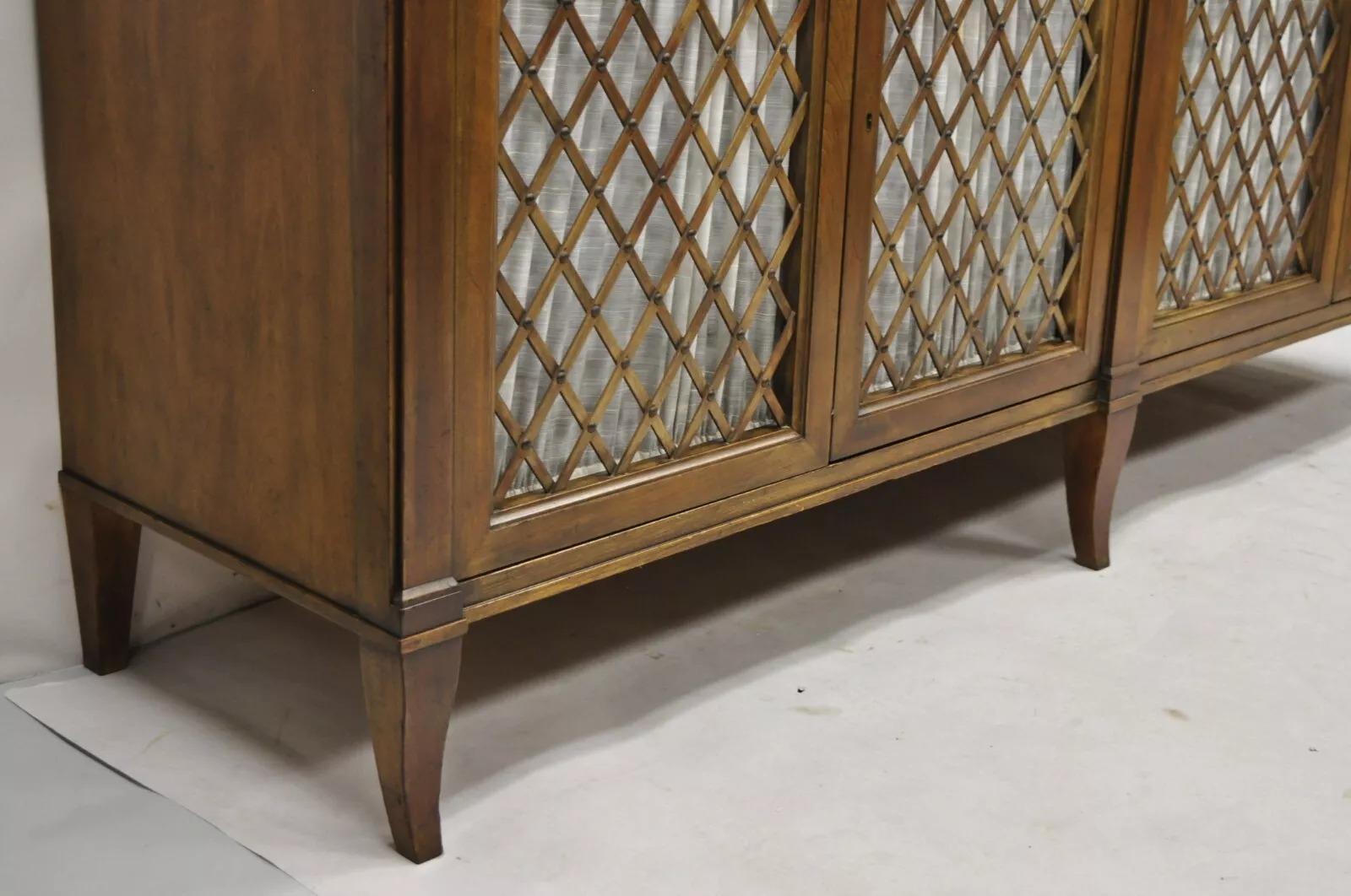 XX secolo Credenza Buffet Sideboard Baker d'epoca in stile impero francese in ciliegio con ante a reticolo in vendita