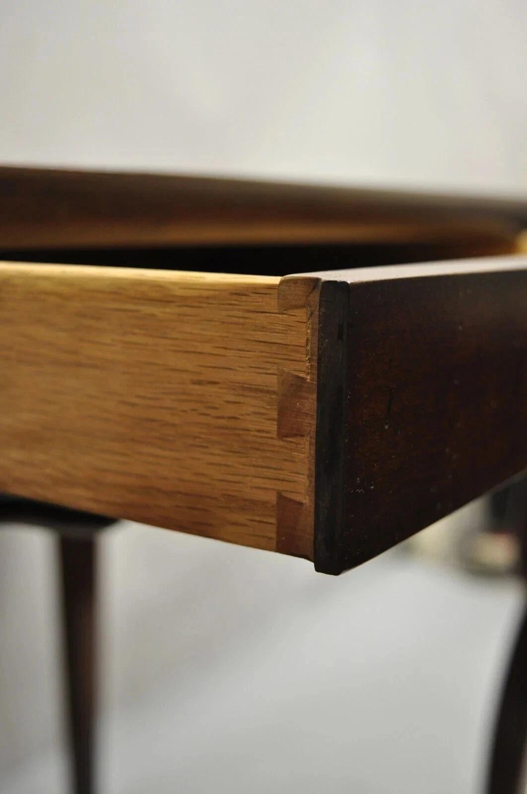 Vintage By French Provincial Cherry Inlaid Console Table Writing Desk en vente 2