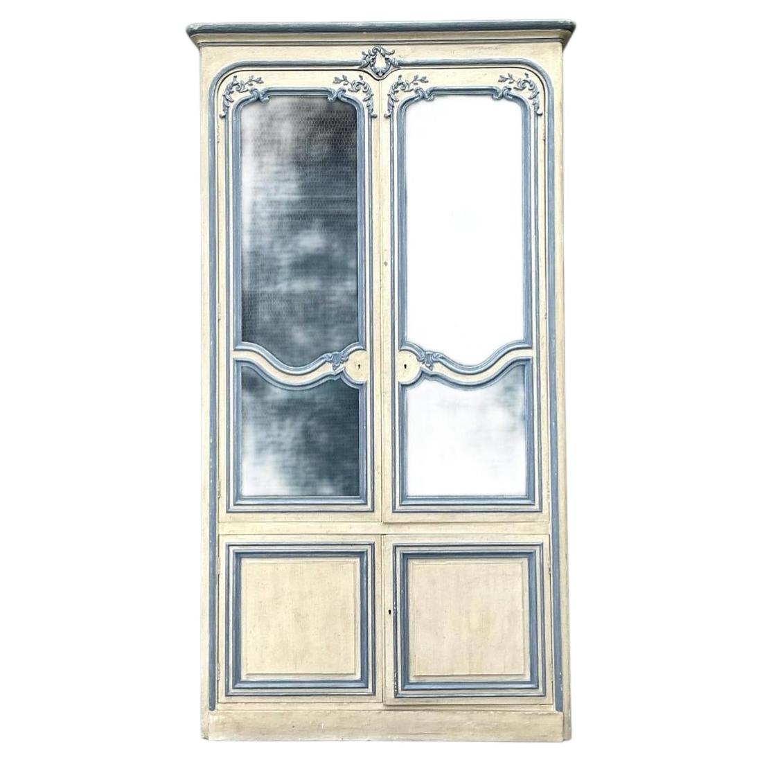 Armoire à façade grillagée de style provincial français By Vintage en vente