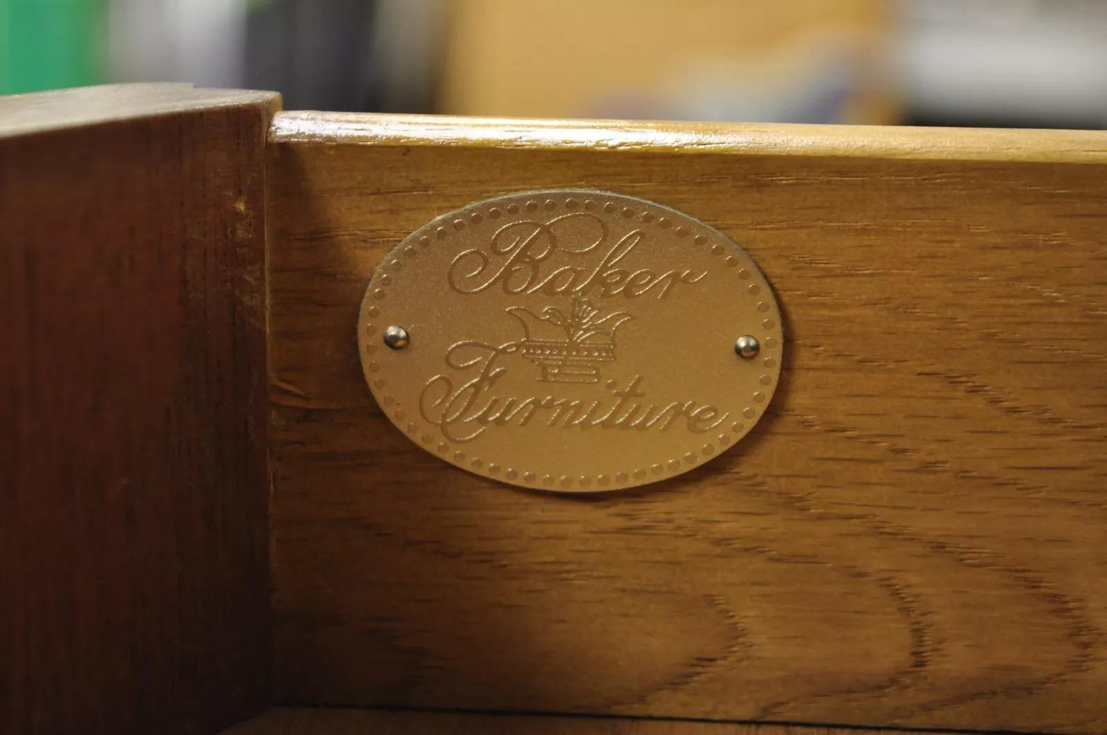 Baker Furniture Chinesischer Chippendale-Mahagoni-Beistelltisch mit Laubsägearbeiten, Vintage (20. Jahrhundert) im Angebot