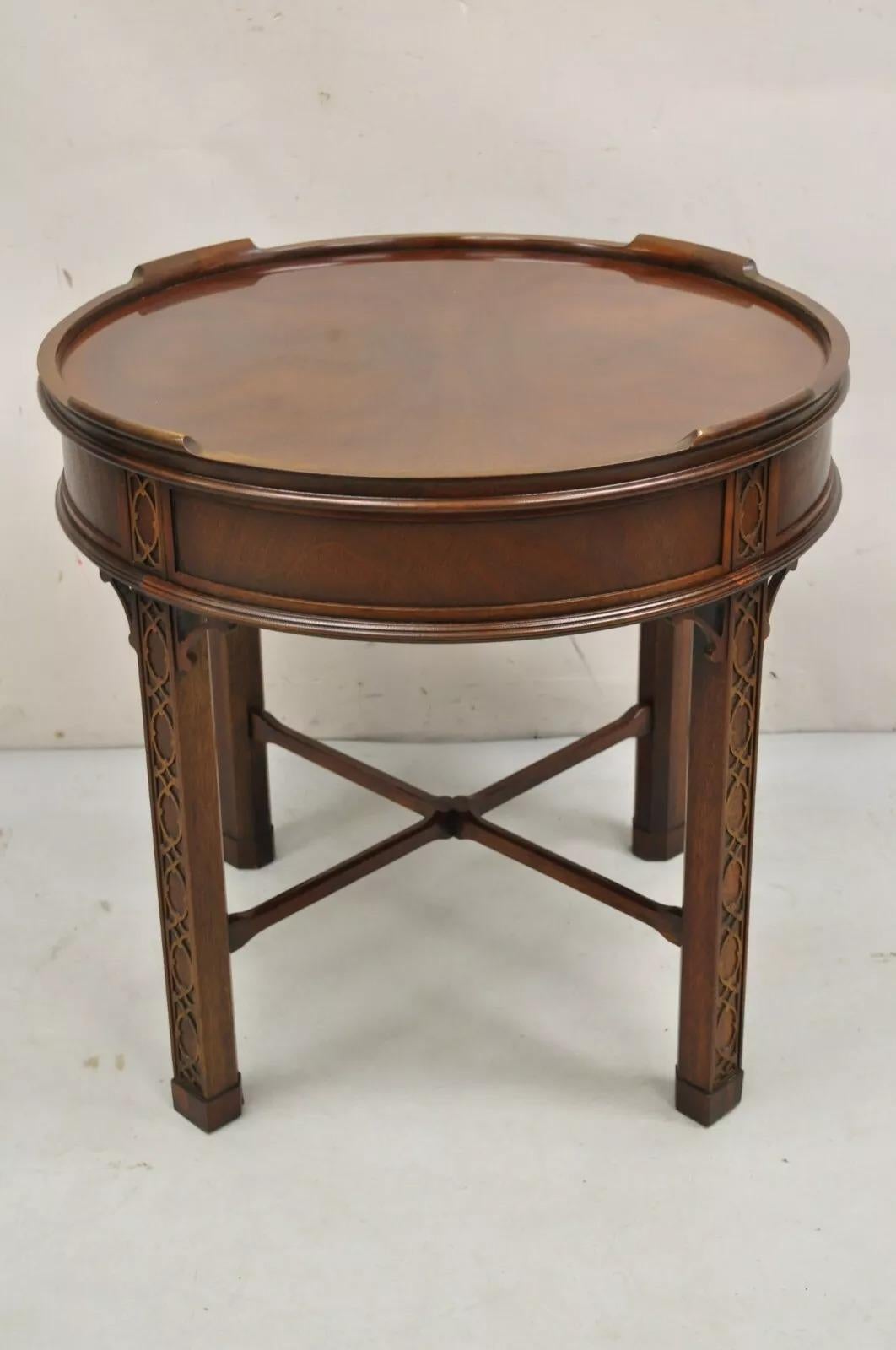 Baker Furniture Chinesischer Chippendale-Mahagoni-Beistelltisch mit Laubsägearbeiten, Vintage im Angebot 3