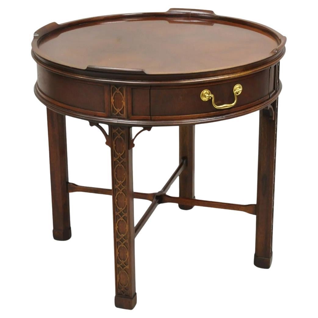 Baker Furniture Chinesischer Chippendale-Mahagoni-Beistelltisch mit Laubsägearbeiten, Vintage im Angebot