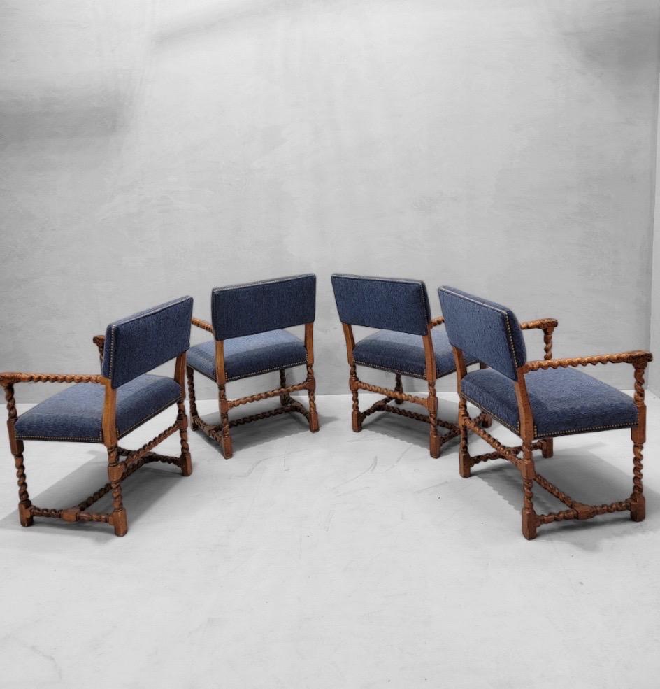 Vintage Baker Furniture English Oak Barley Twist Dining Chairs with Nailhead Finished - Set of 6 

Gorgeous set of 6 vintage English style oak barley twist armchairs by Baker Furniture Co. Five chairs are in a powdered sapphire blue chenille fabric