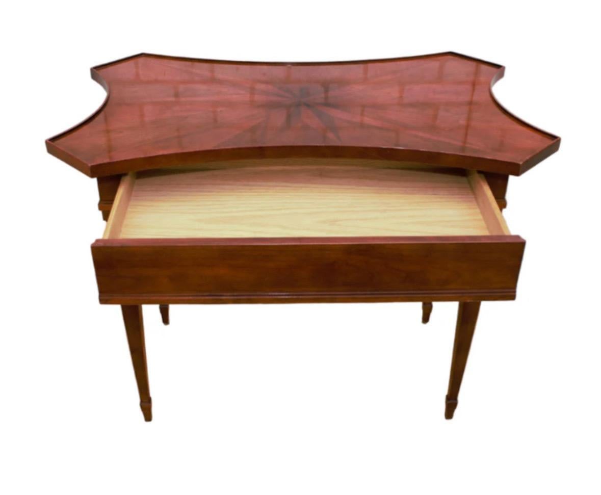 20th Century Vintage Baker Furniture Federal Style  Inlaid Tea Side Table For Sale