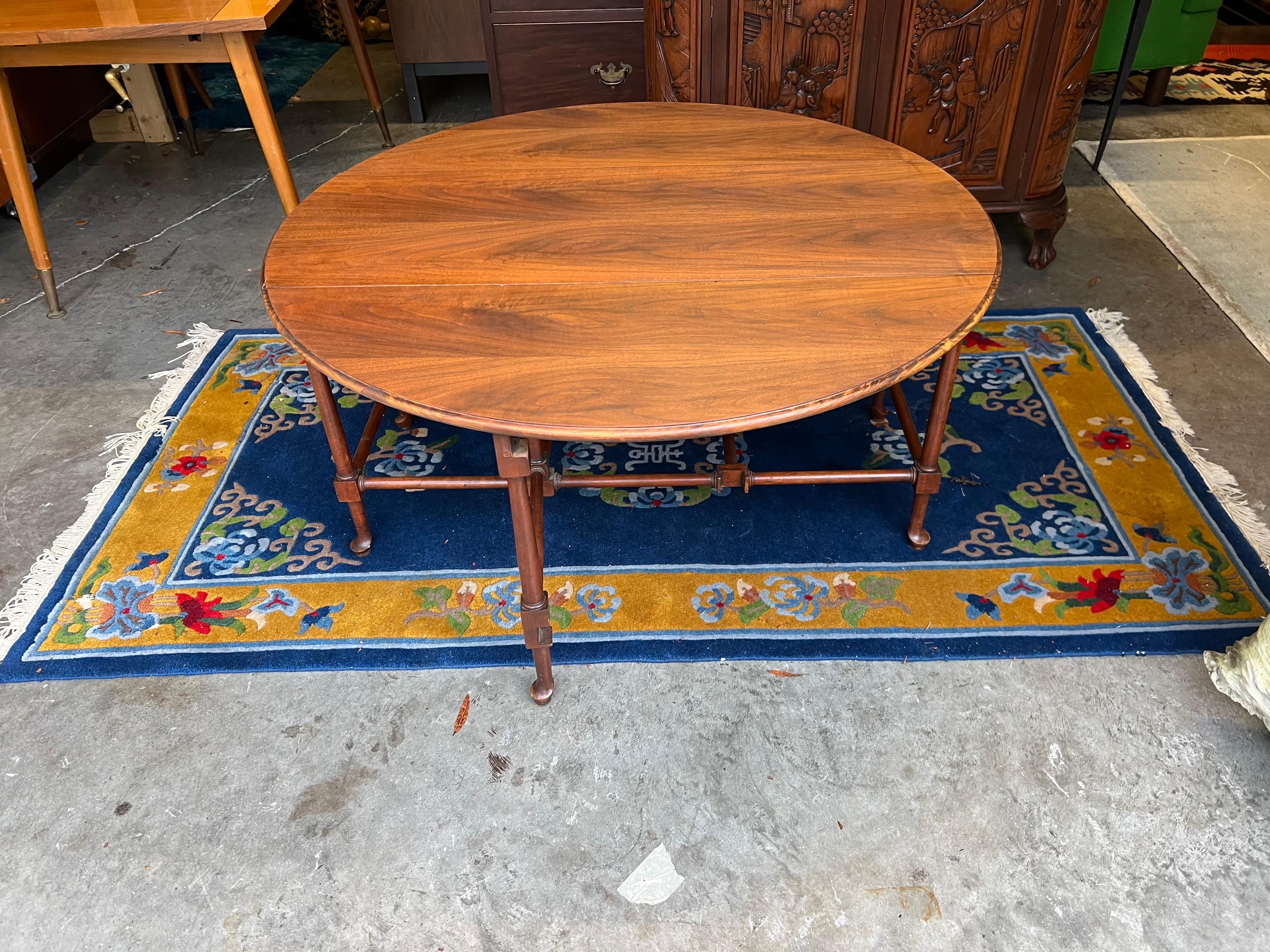 American Classical Vintage Baker Furniture Gate Leg Cocktail Table For Sale