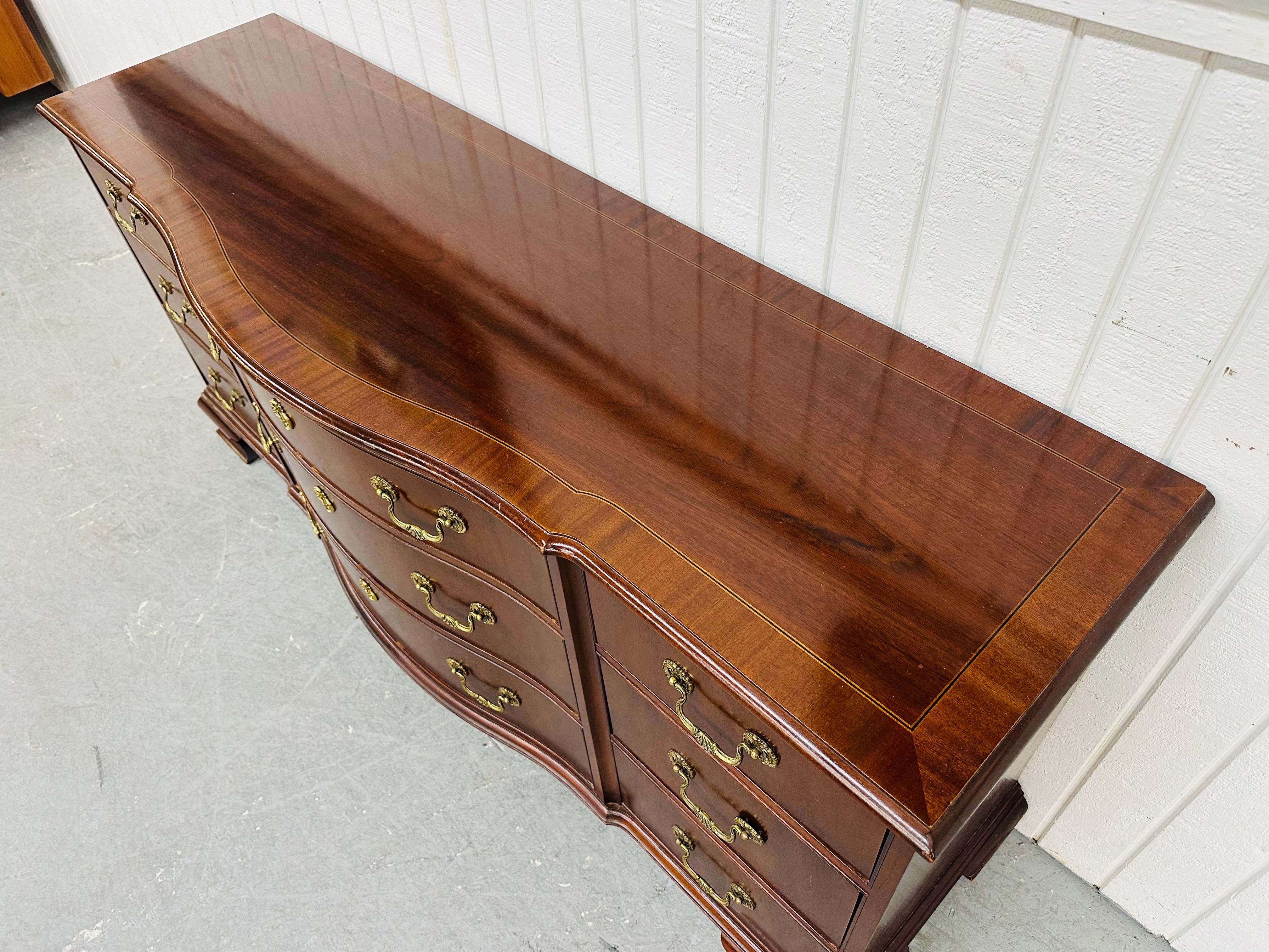 Vintage Baker Furniture Mahogany 9-Drawer Dresser In Good Condition In Clarksboro, NJ