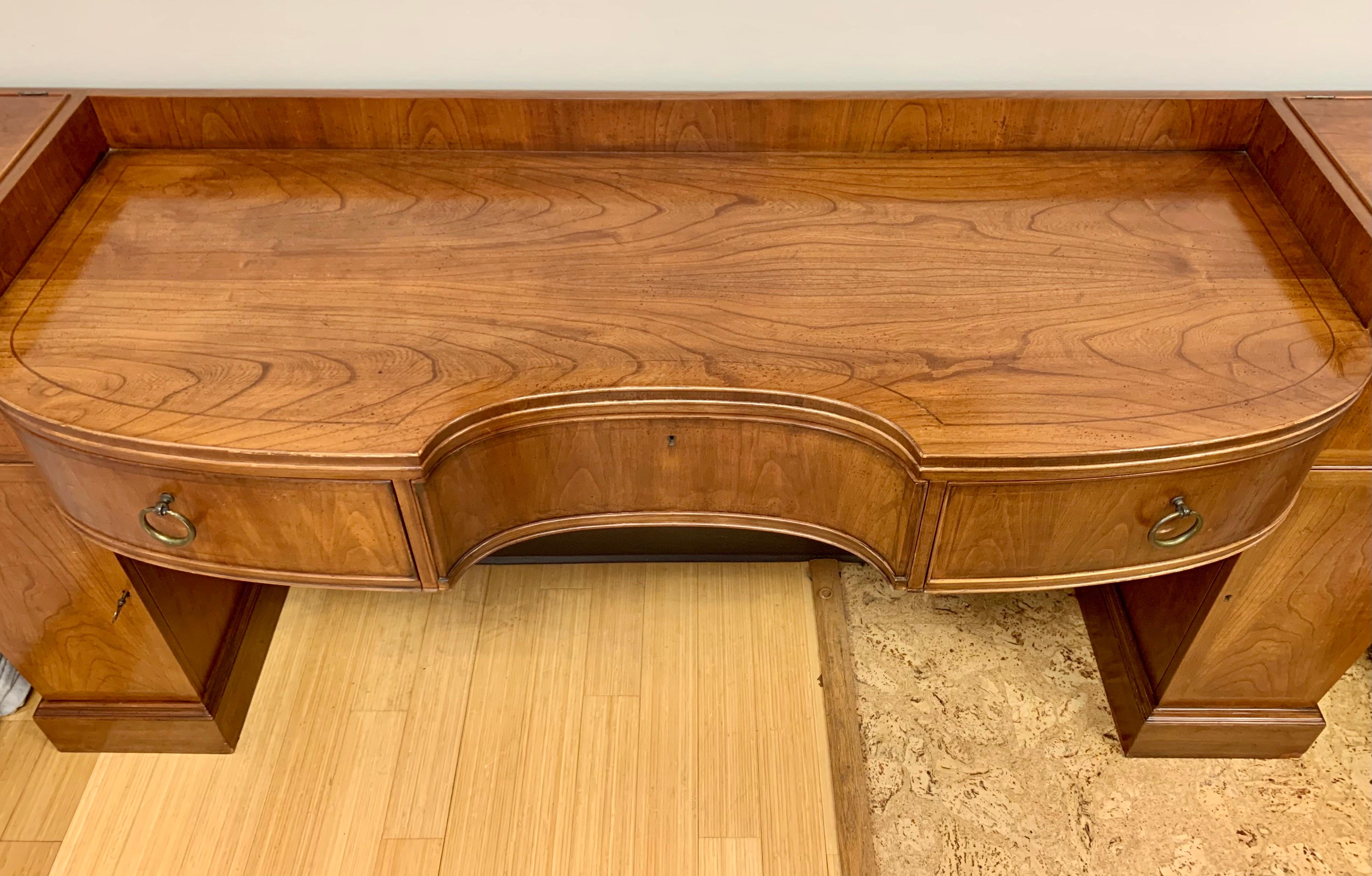 Vintage Baker Furniture Mahogany Credenza Sideboard Buffet In Good Condition In West Hartford, CT