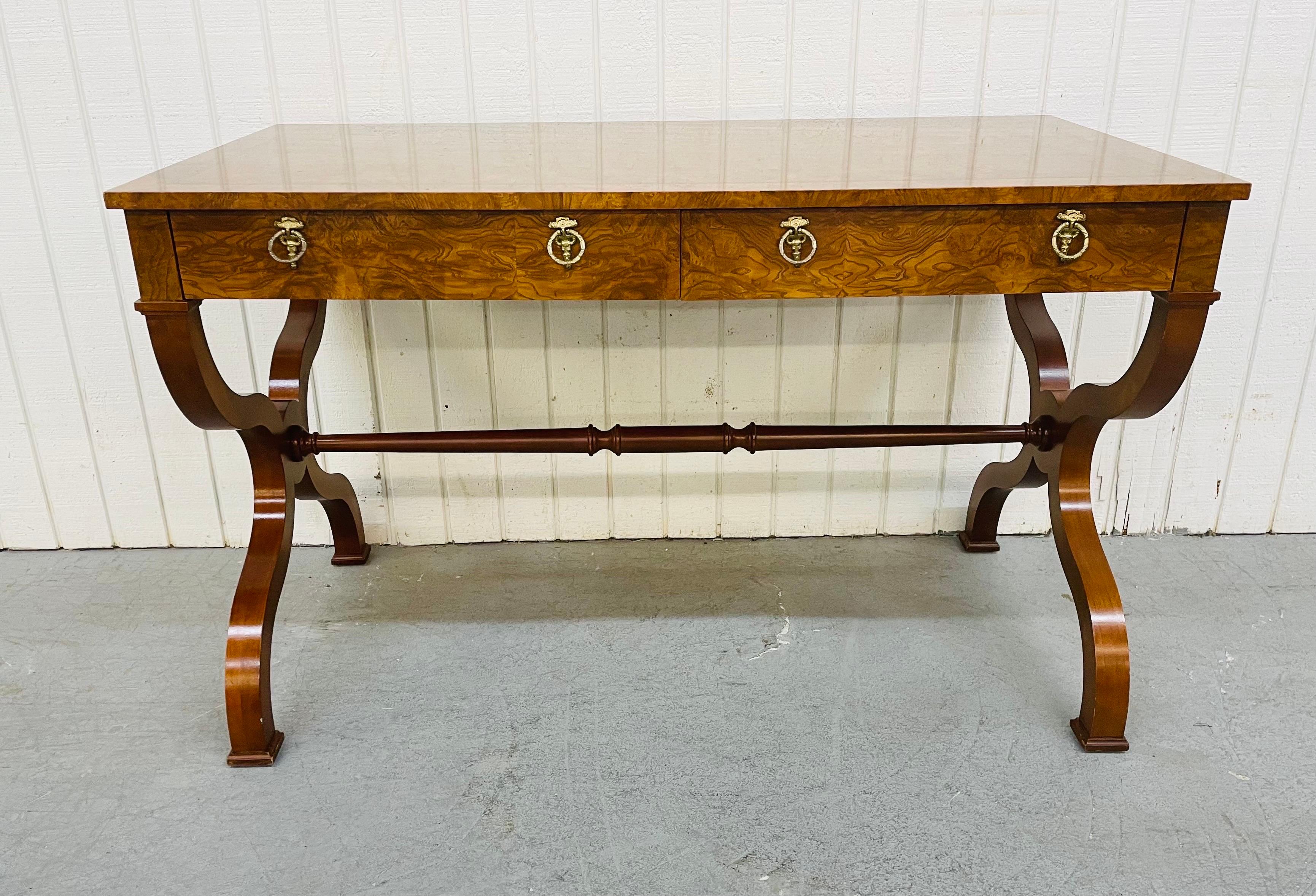Baker Furniture Regency-Schreibtisch mit Wurzelholz im Zustand „Gut“ im Angebot in Clarksboro, NJ