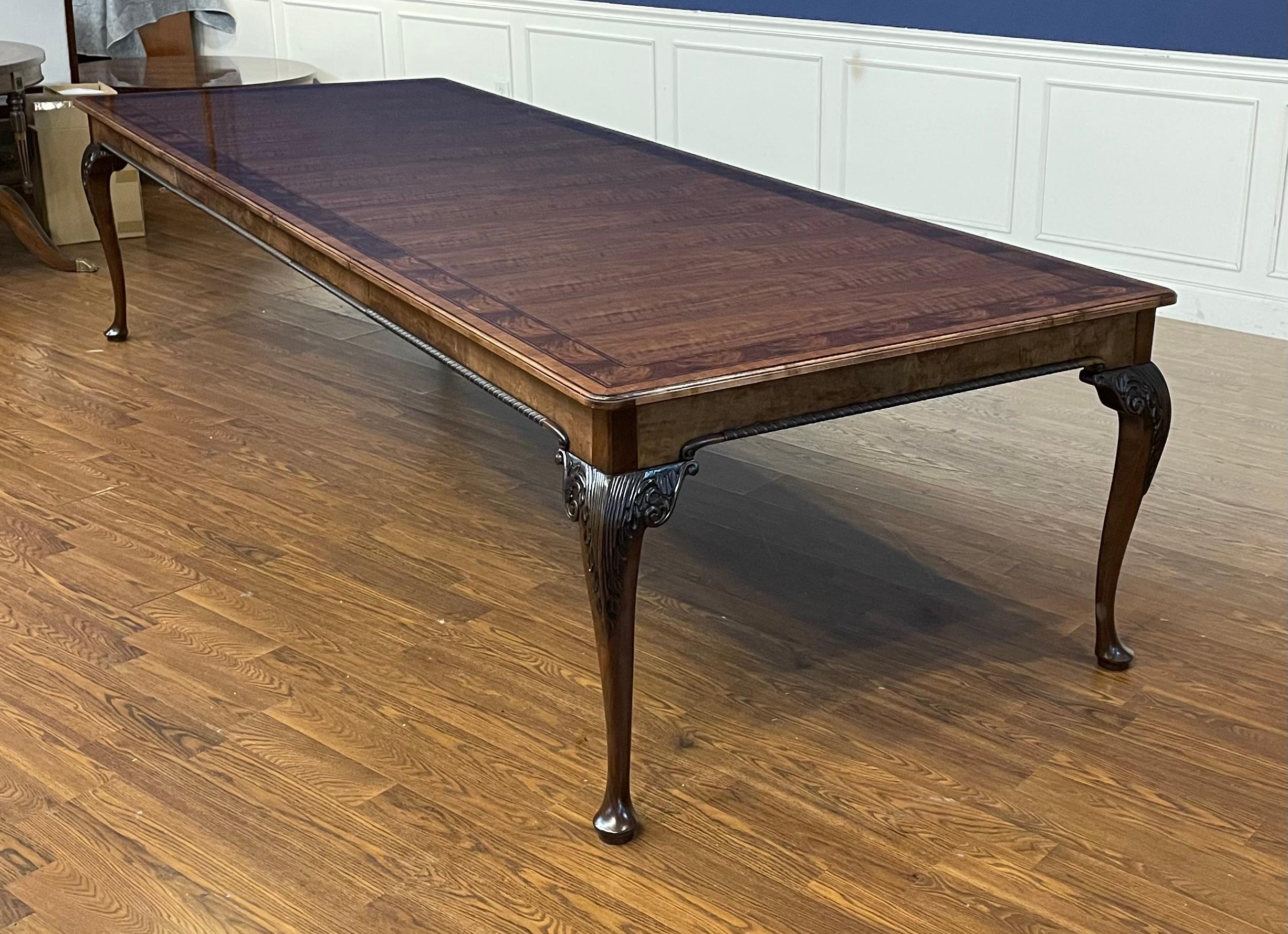 Vintage Baker Furniture Stately Home Table de salle à manger/Banquet en noyer en vente 5