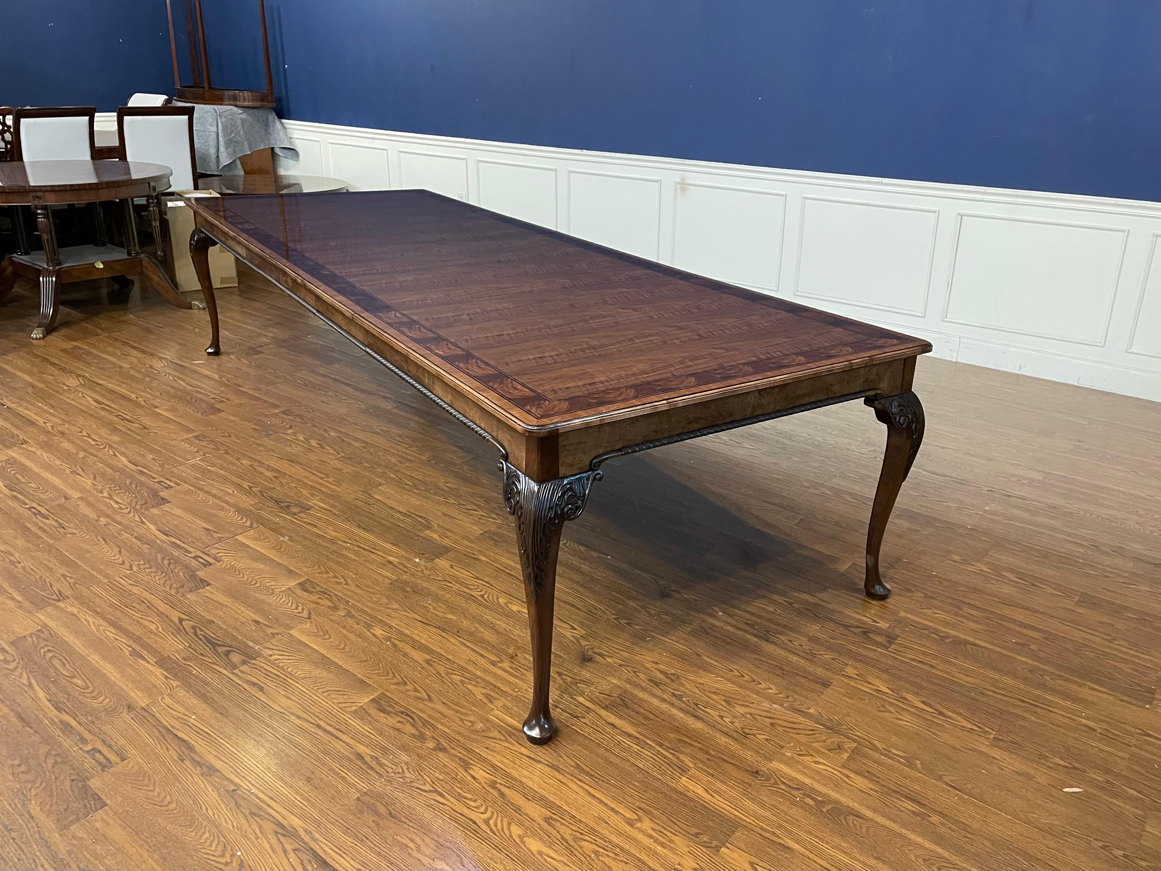 Vintage Baker Furniture Stately Home Table de salle à manger/Banquet en noyer en vente 6