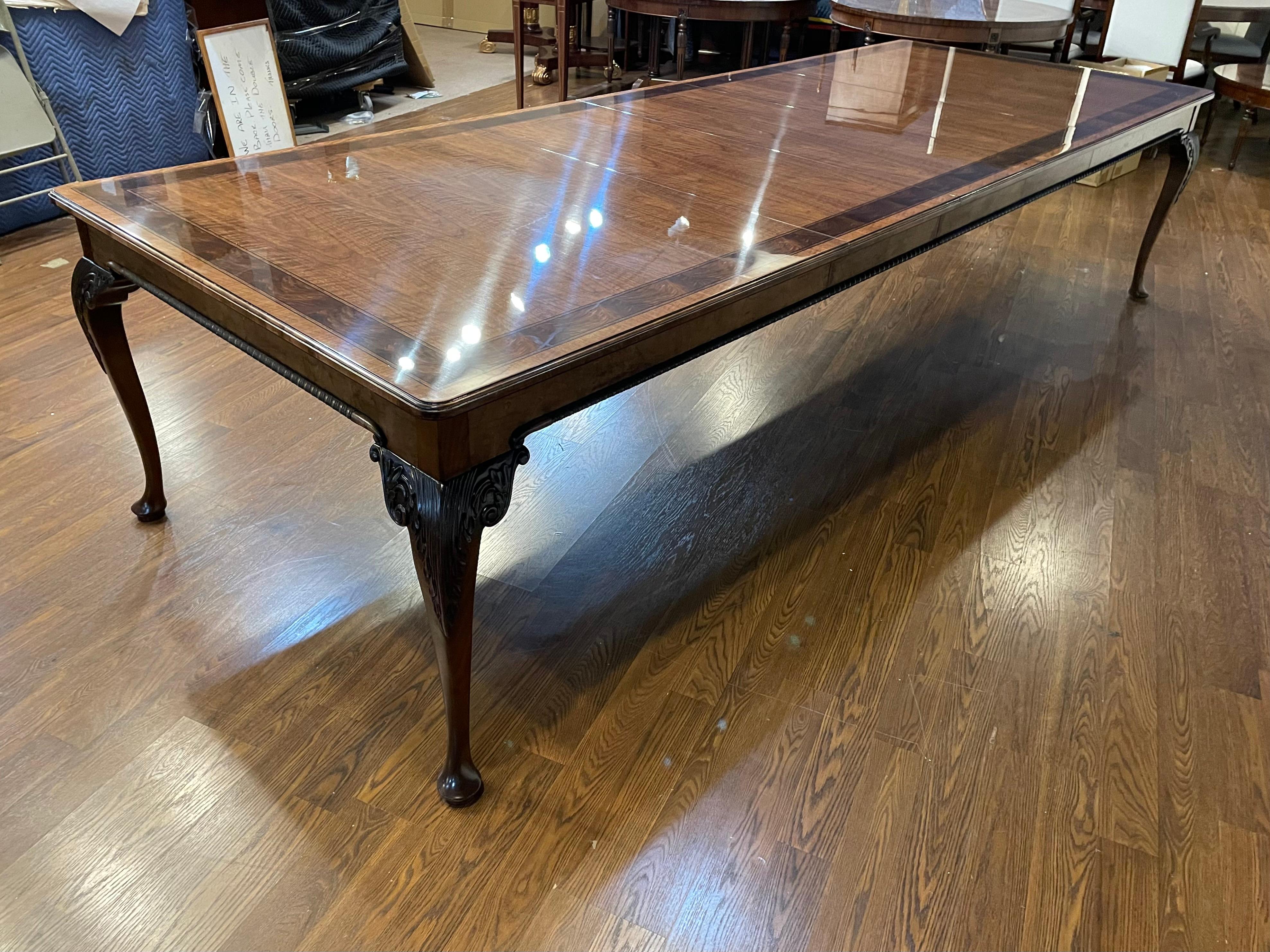 Vintage Baker Furniture Stately Home Table de salle à manger/Banquet en noyer en vente 10