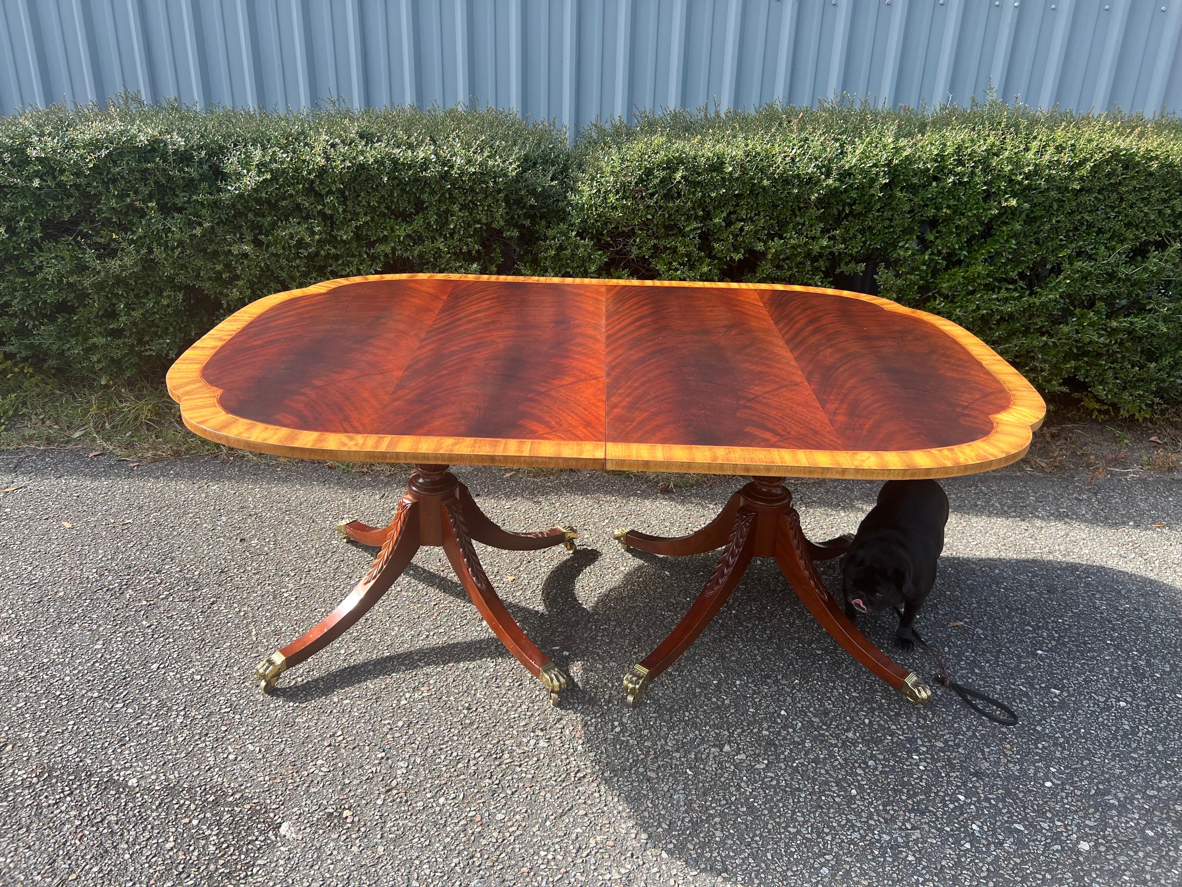 Vintage Baker Mahogany extension pedestal dining table 7