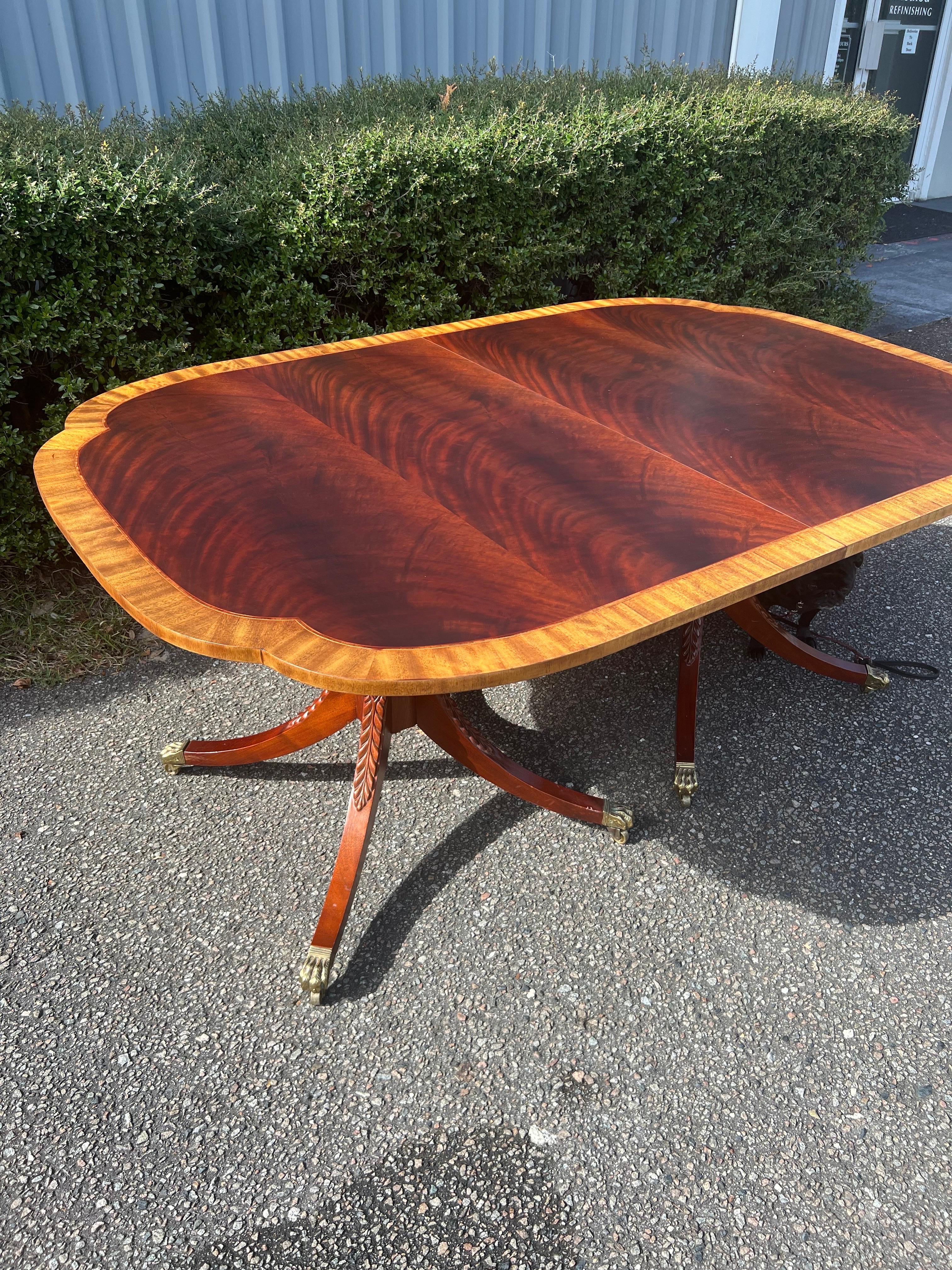 Vintage Baker Mahogany extension pedestal dining table 10