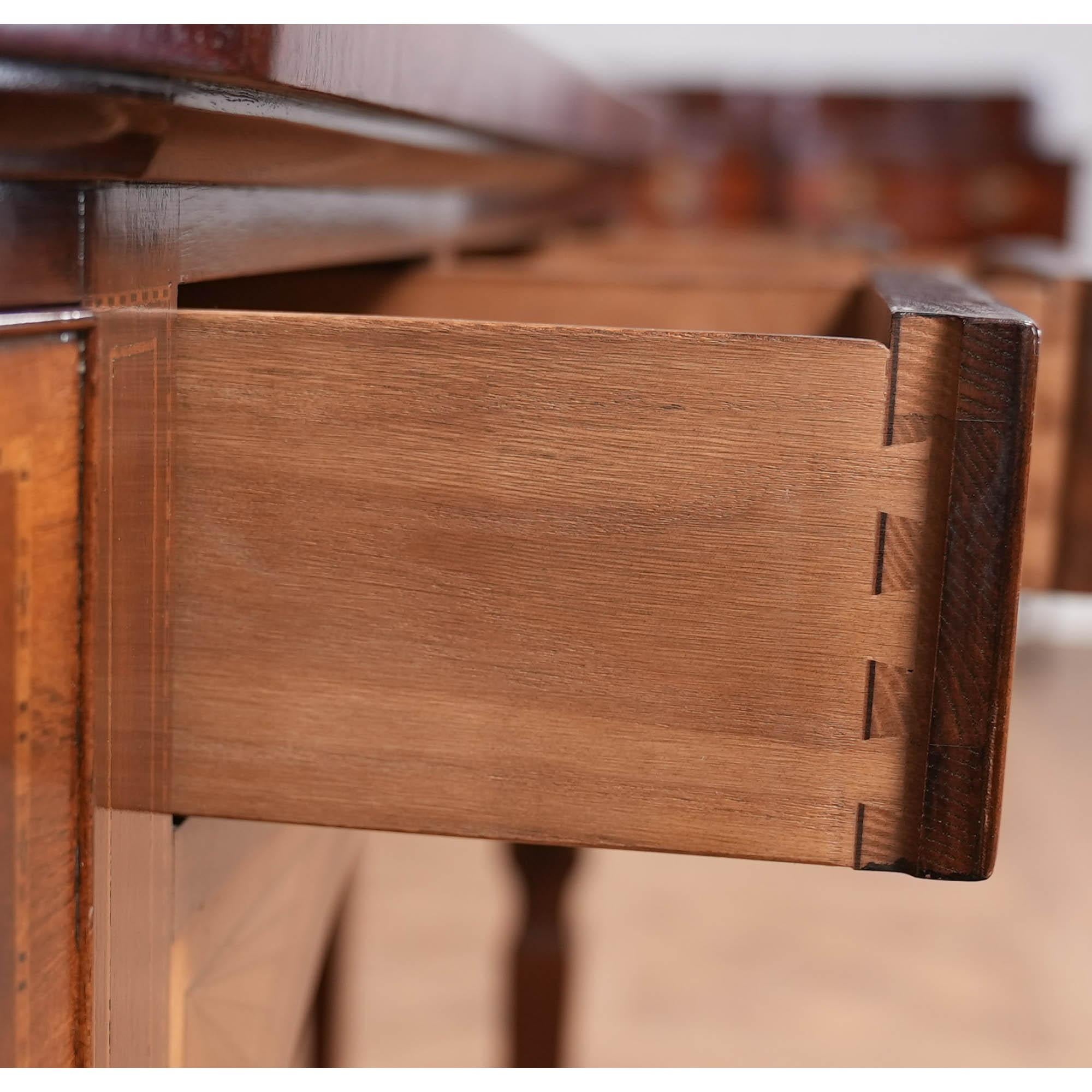 Aparador vintage Baker de caoba en venta 4