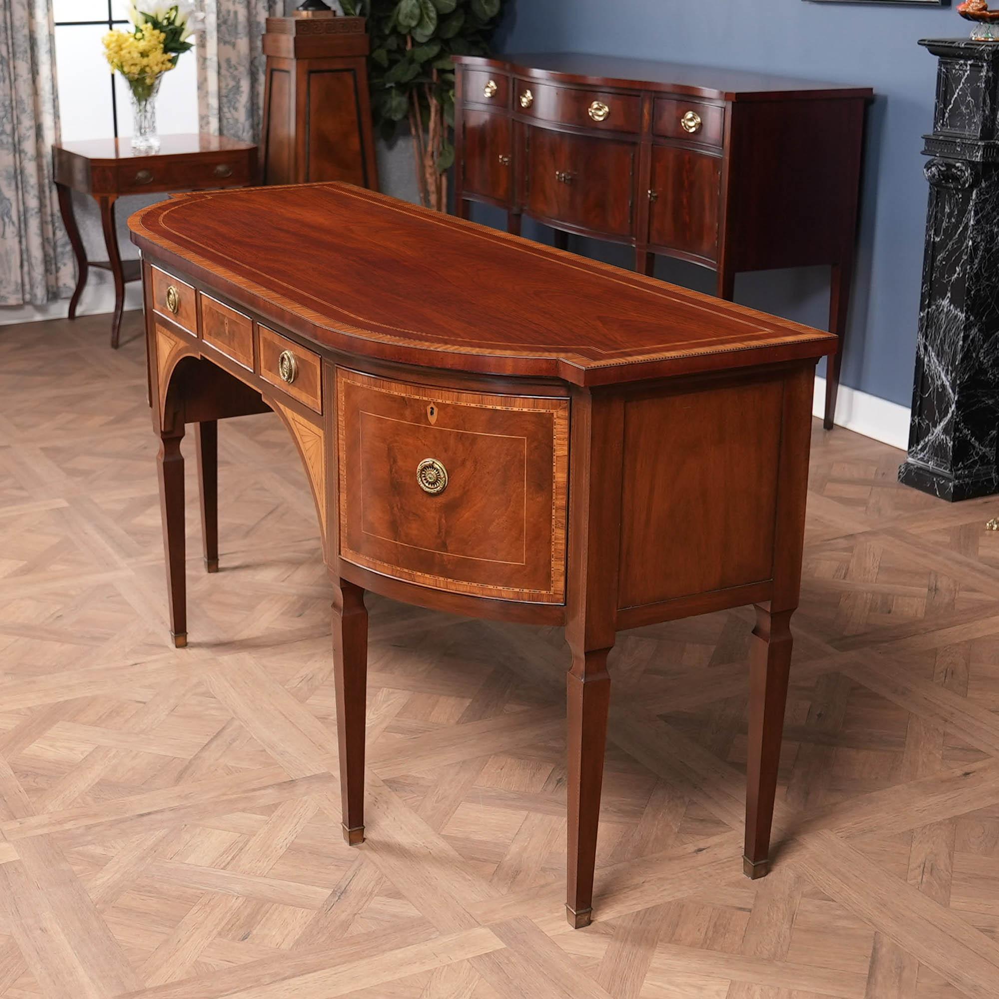 Aparador vintage Baker de caoba Renacimiento en venta