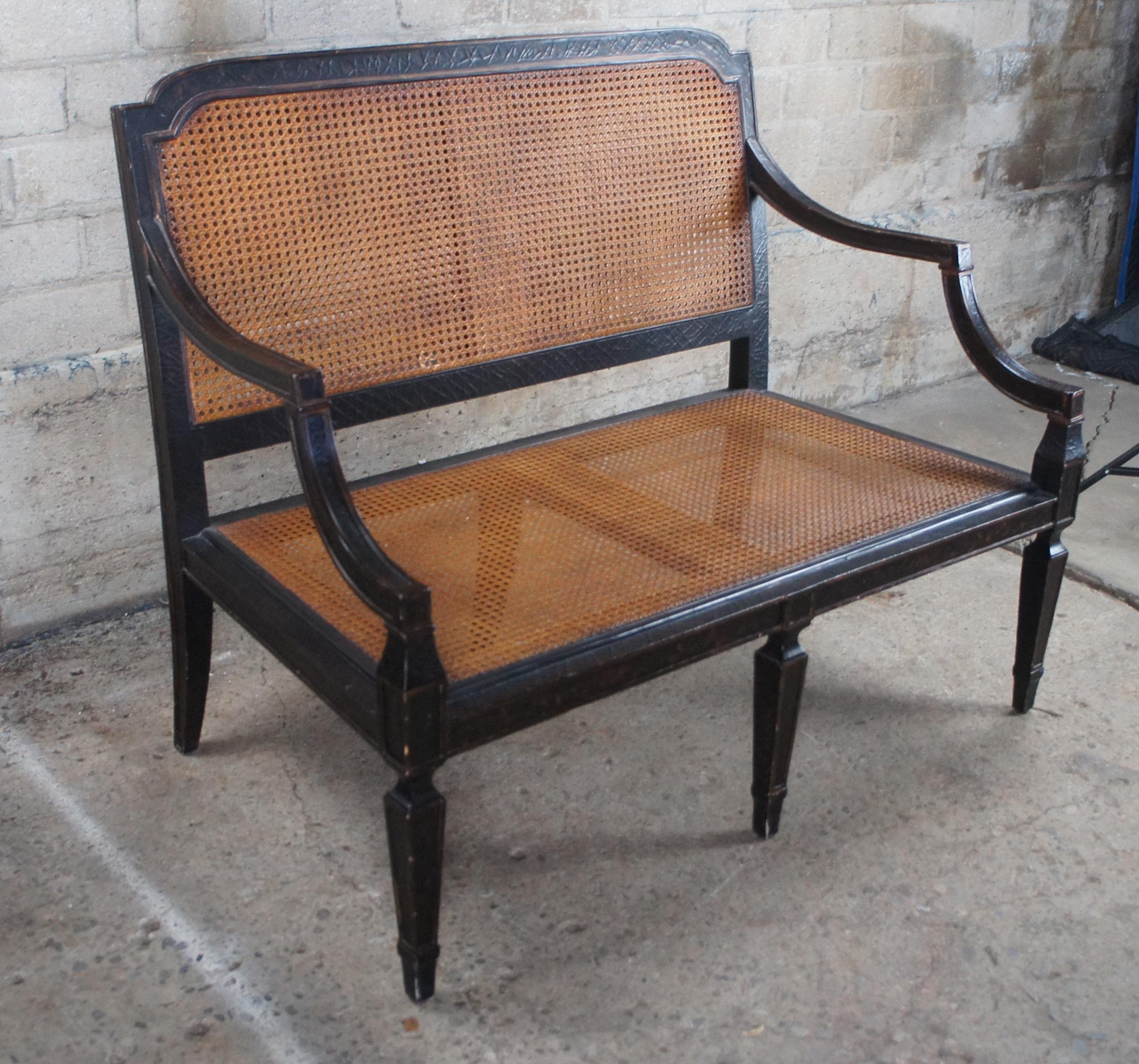 Vintage Baker Milling Road Chinoiserie lackiert & Caned Settee Loveseat Bench (Stoff) im Angebot