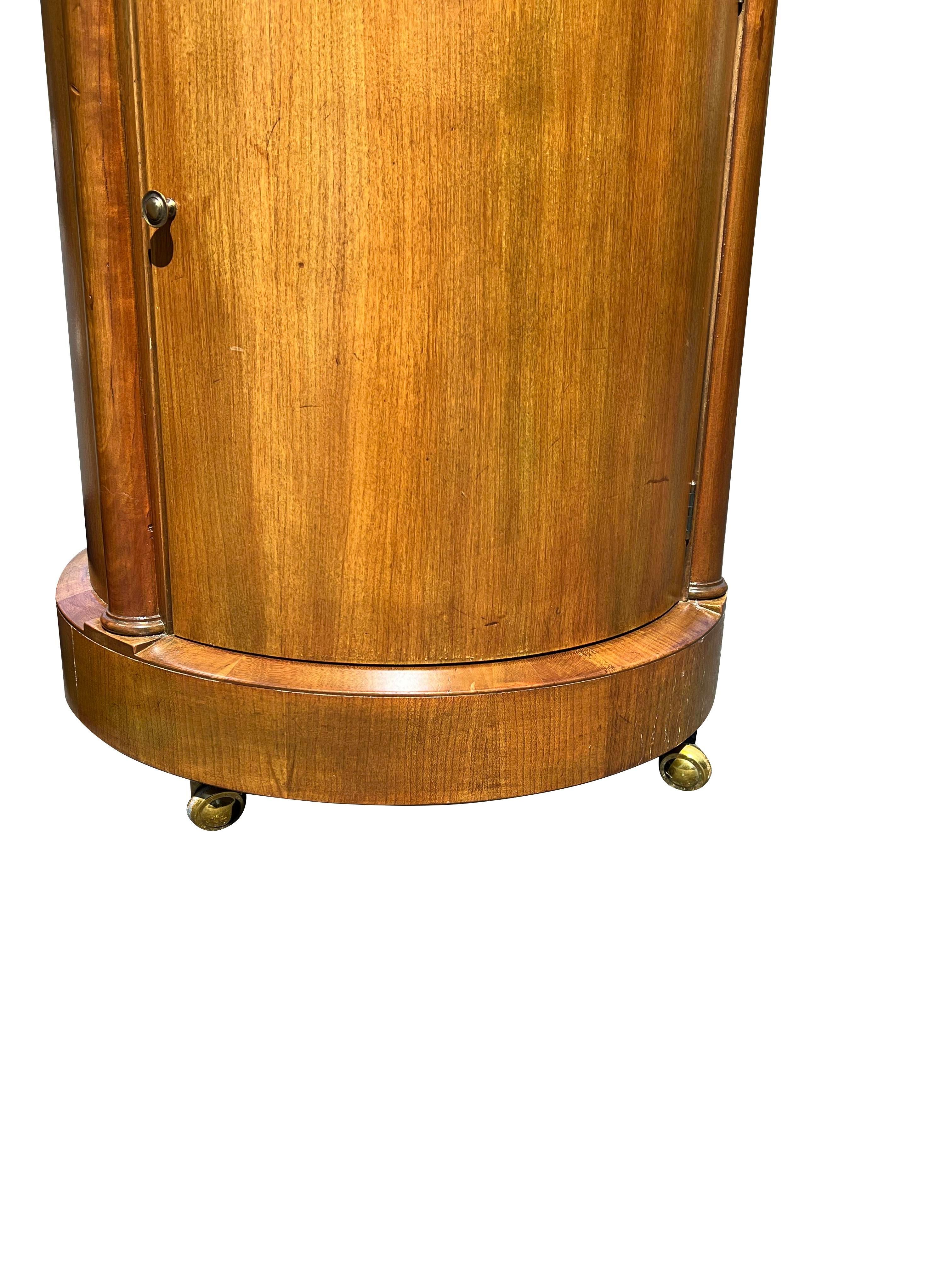 Vintage Baker Nightstands Drum Style With Cabinet Storage - a Pair In Good Condition For Sale In Saddle River, NJ