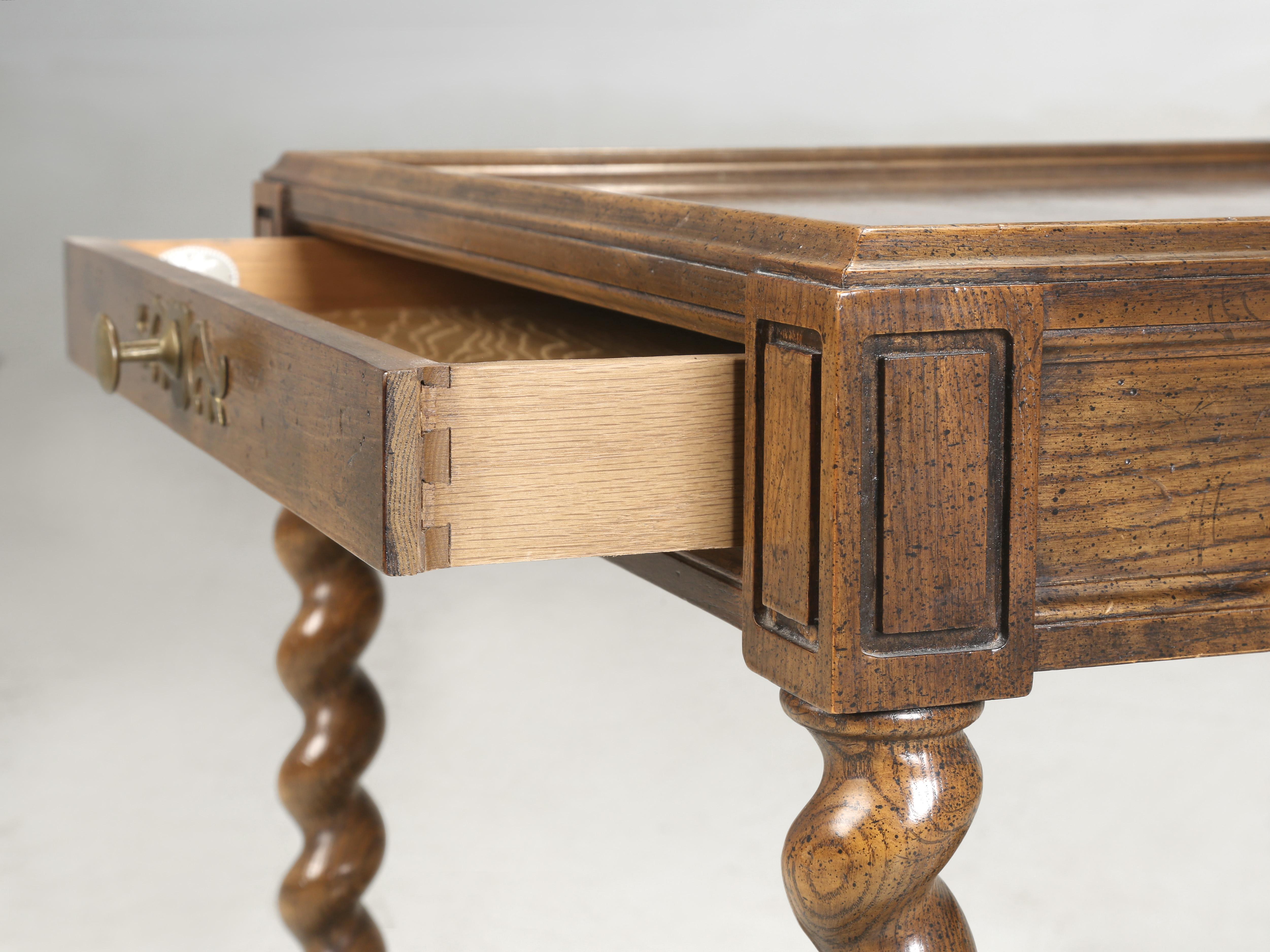 Tavolino a due piani o tavolino vintage Baker Oak Barley Twist degli anni '70 In condizioni buone in vendita a Chicago, IL