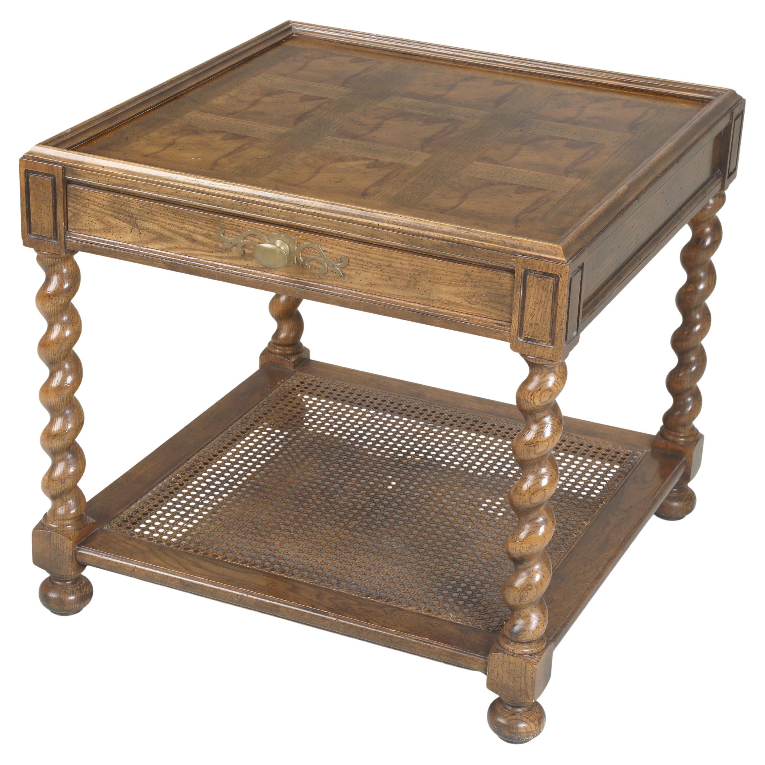 Tavolino a due piani o tavolino vintage Baker Oak Barley Twist degli anni '70 in vendita