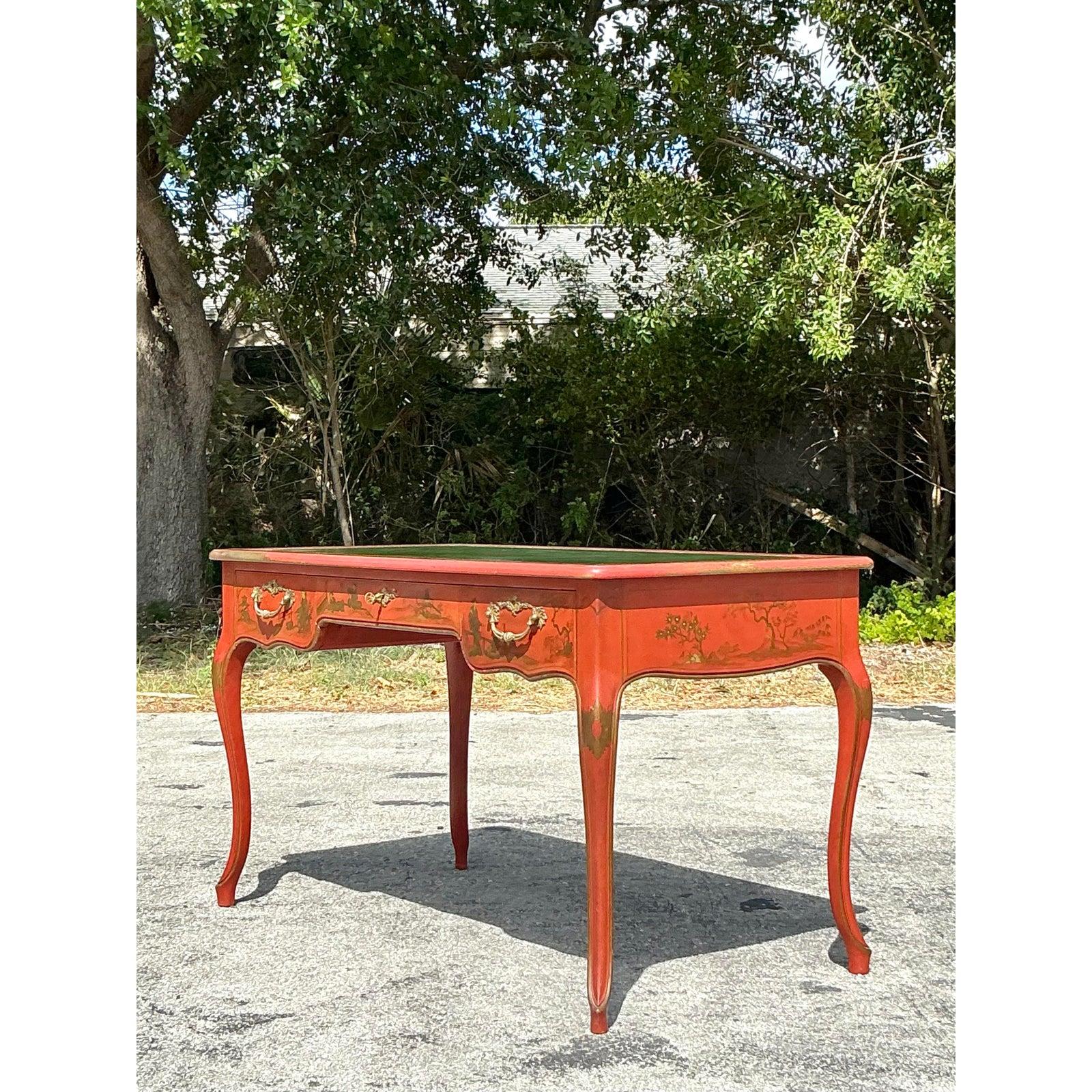 Baker Roter lackierter Chinoiserie-Schreibtisch, Vintage im Zustand „Gut“ im Angebot in west palm beach, FL