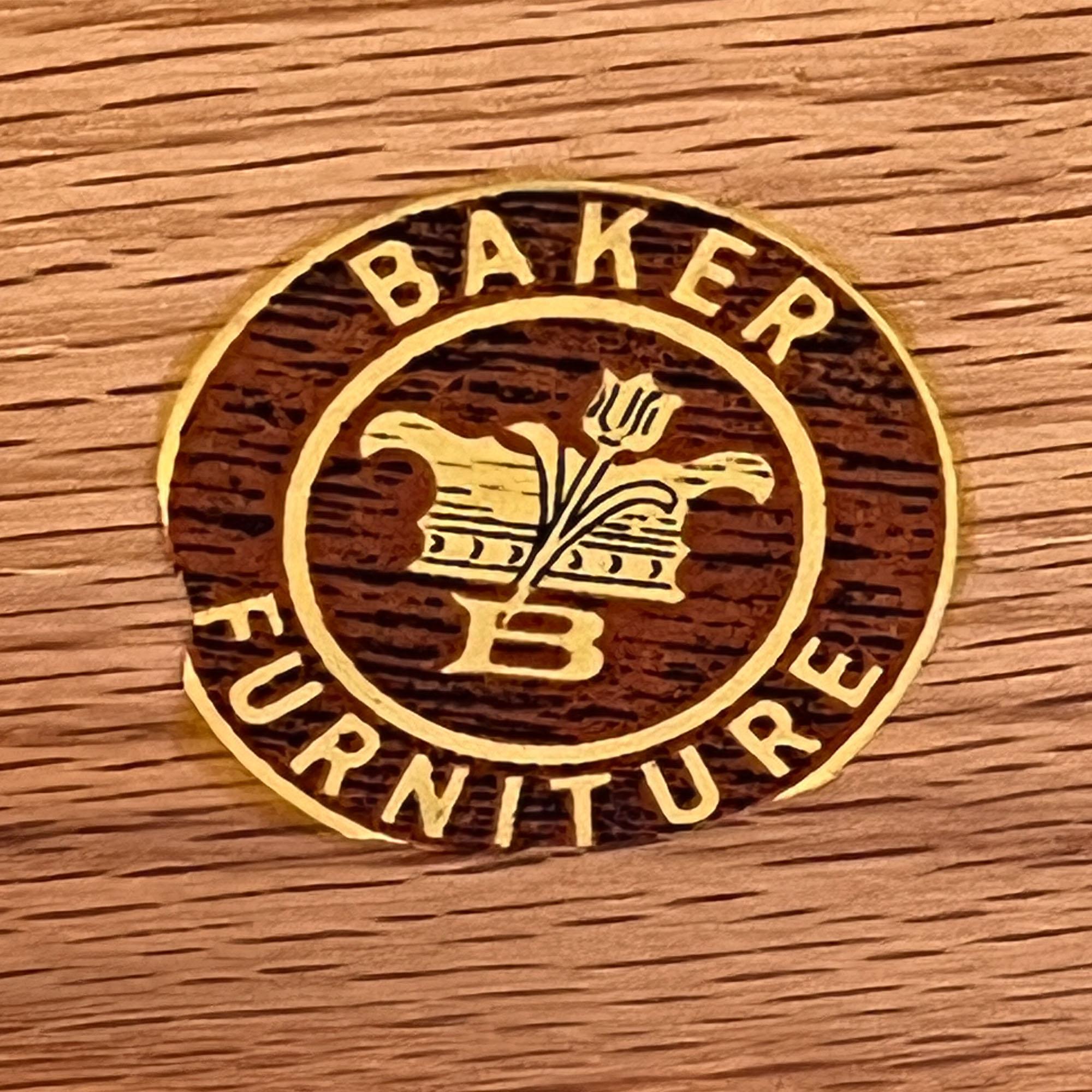 Acajou Enfilade vintage Baker Serpentine en vente