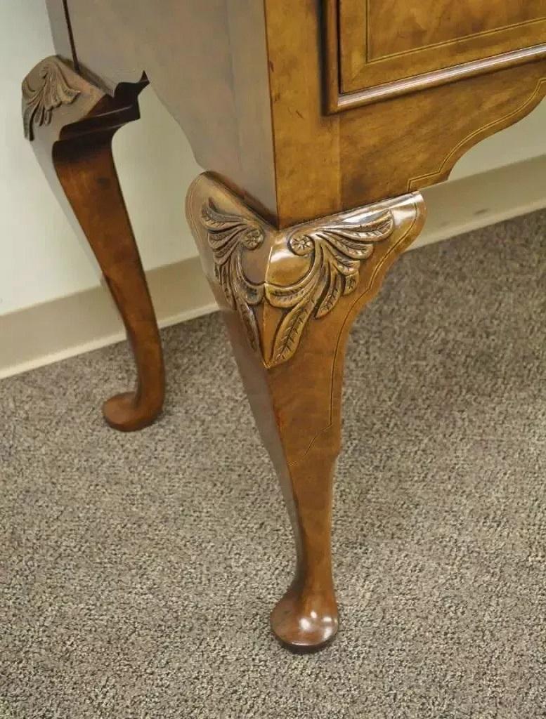 Vintage Ann Baker Stately Homes Queen Anne Burl Walnut Sideboard Huntboard Server in vendita 2