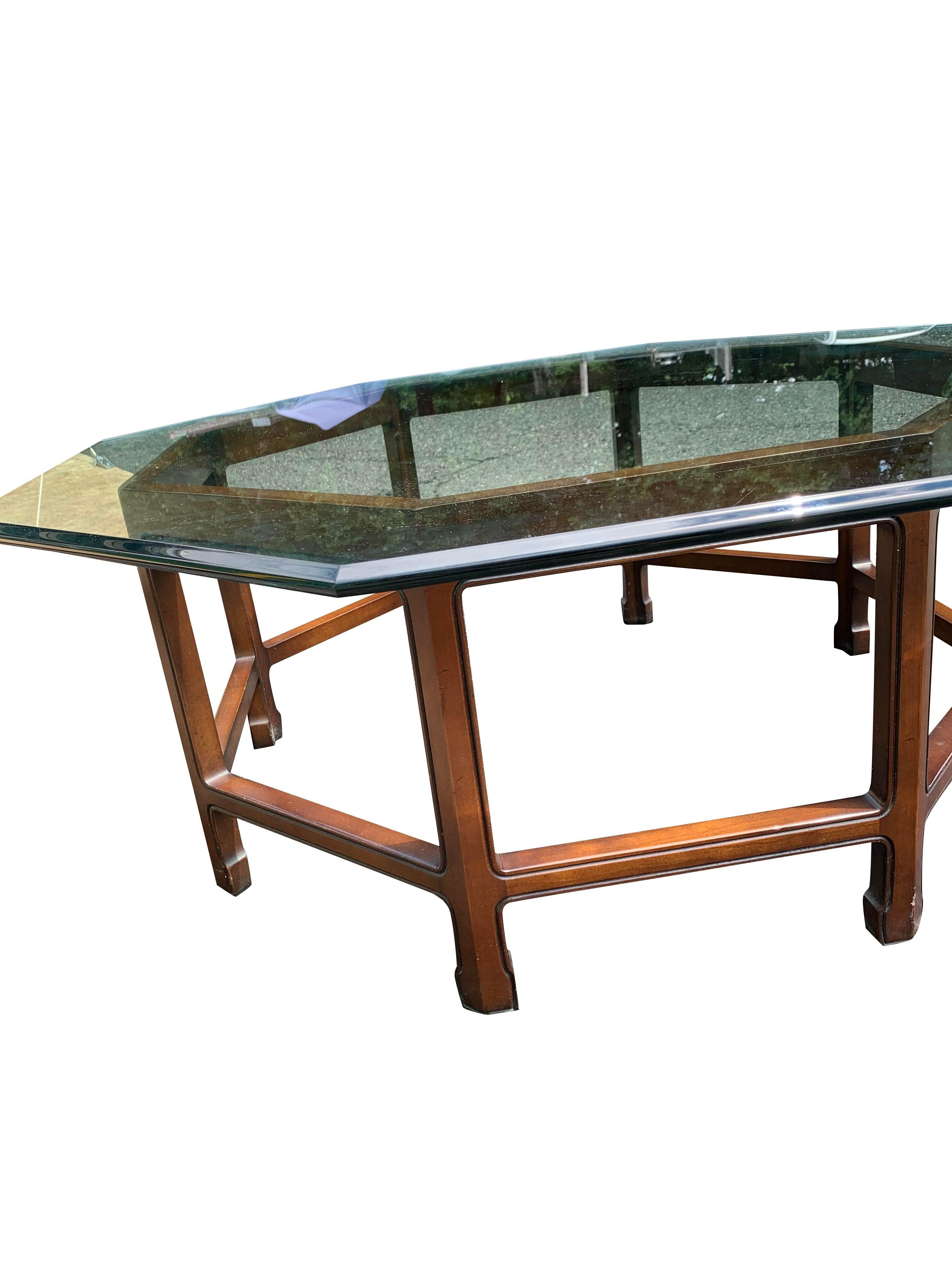 Table basse octogonale en bois de verre vintage de style Baker Bon état - En vente à Saddle River, NJ