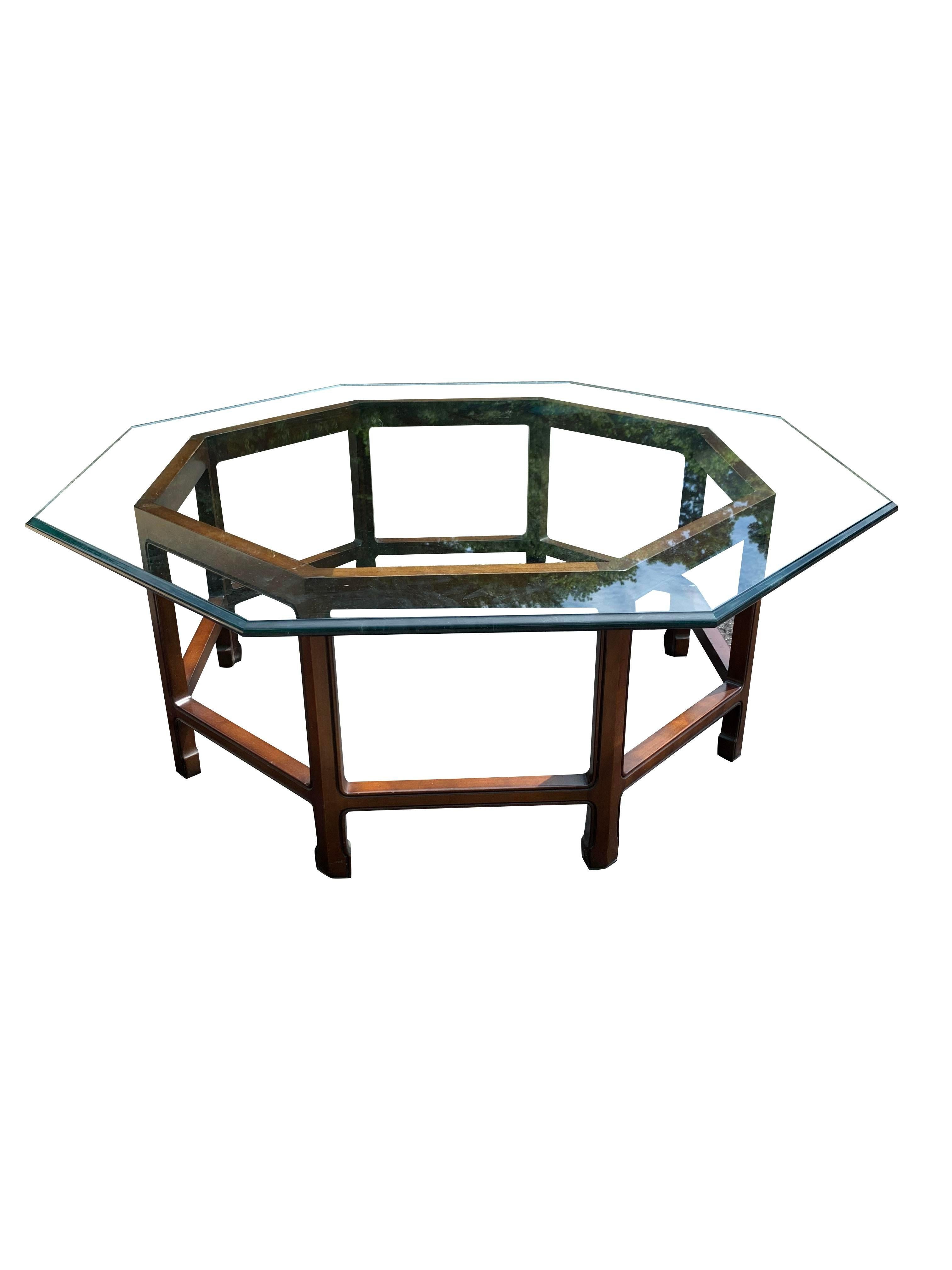 Fin du 20e siècle Table basse octogonale en bois de verre vintage de style Baker en vente