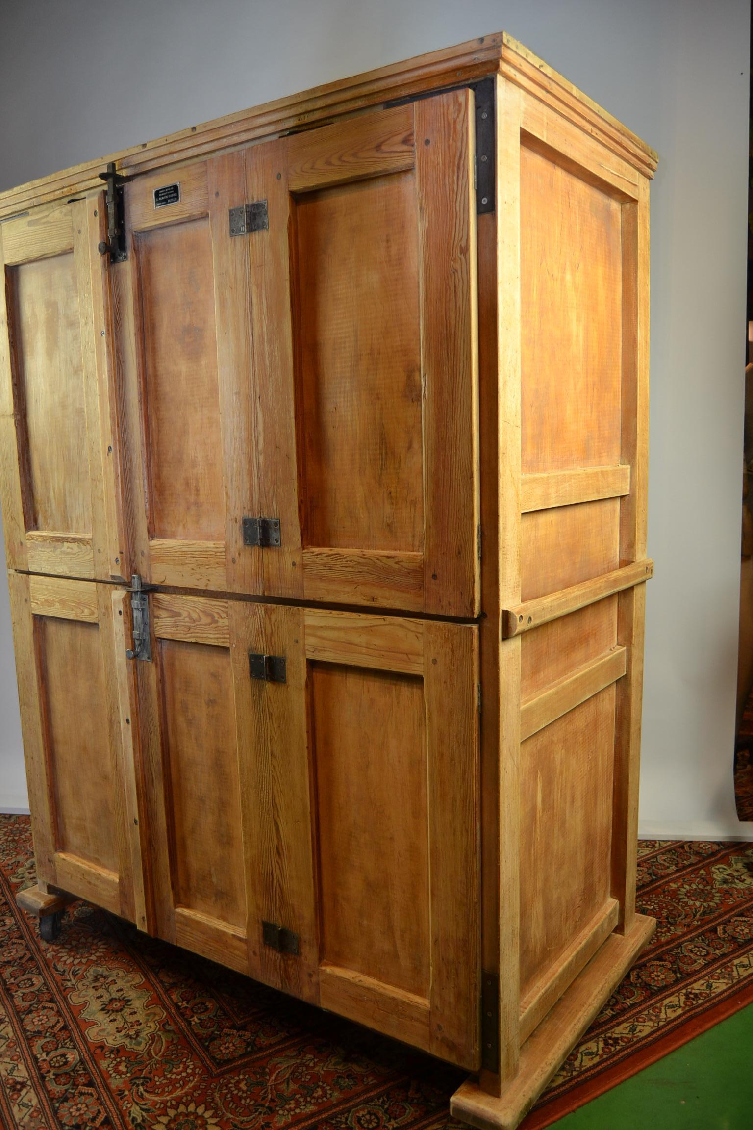 Vieille armoire de boulangerie - Armoire de boulangerie sur roues - Rangement de cuisine 1940s 9