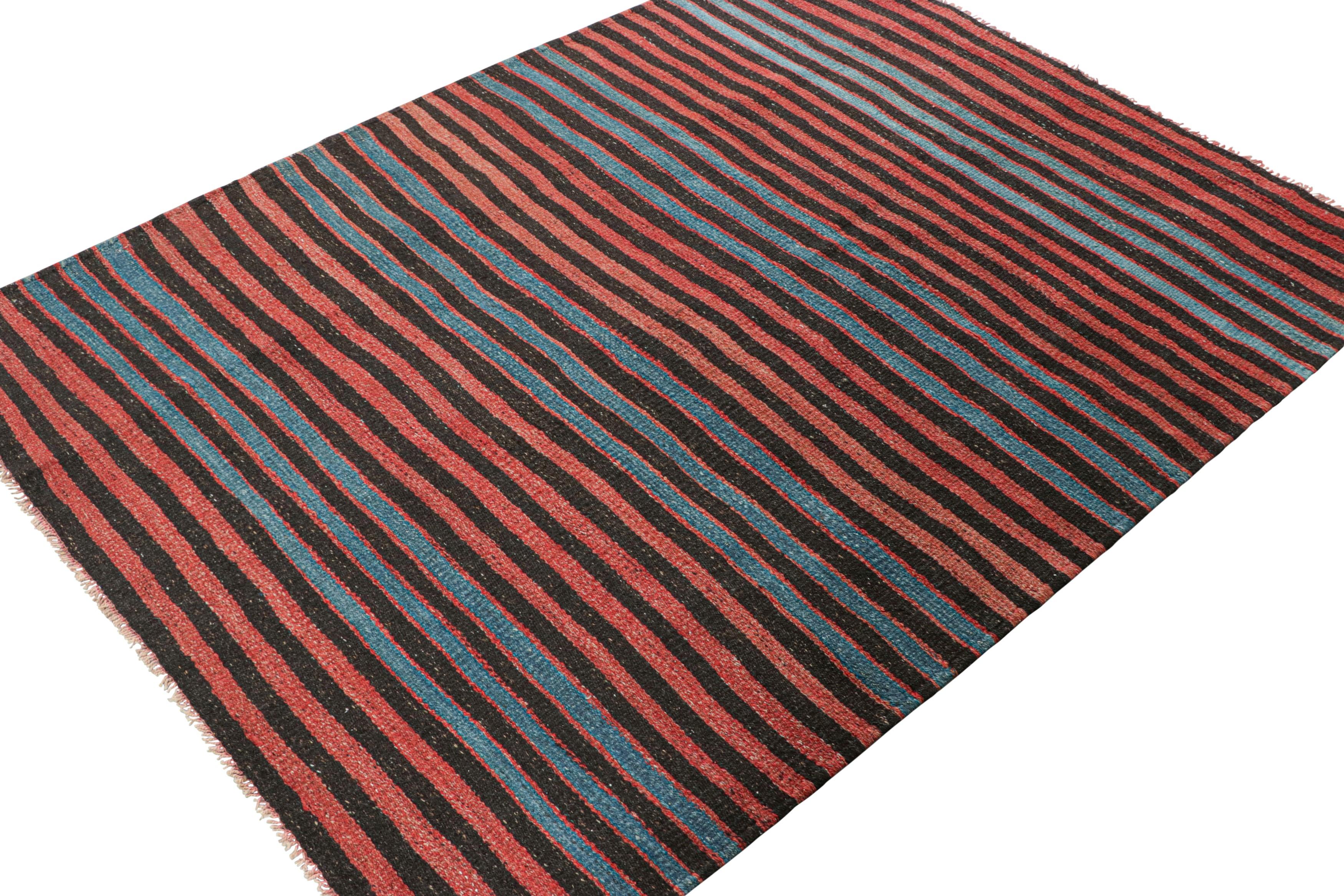 Vintage Bakhtiari Persian Kilim, Red and Blue Geometric Stripes - Rug & Kilim In Good Condition For Sale In Long Island City, NY