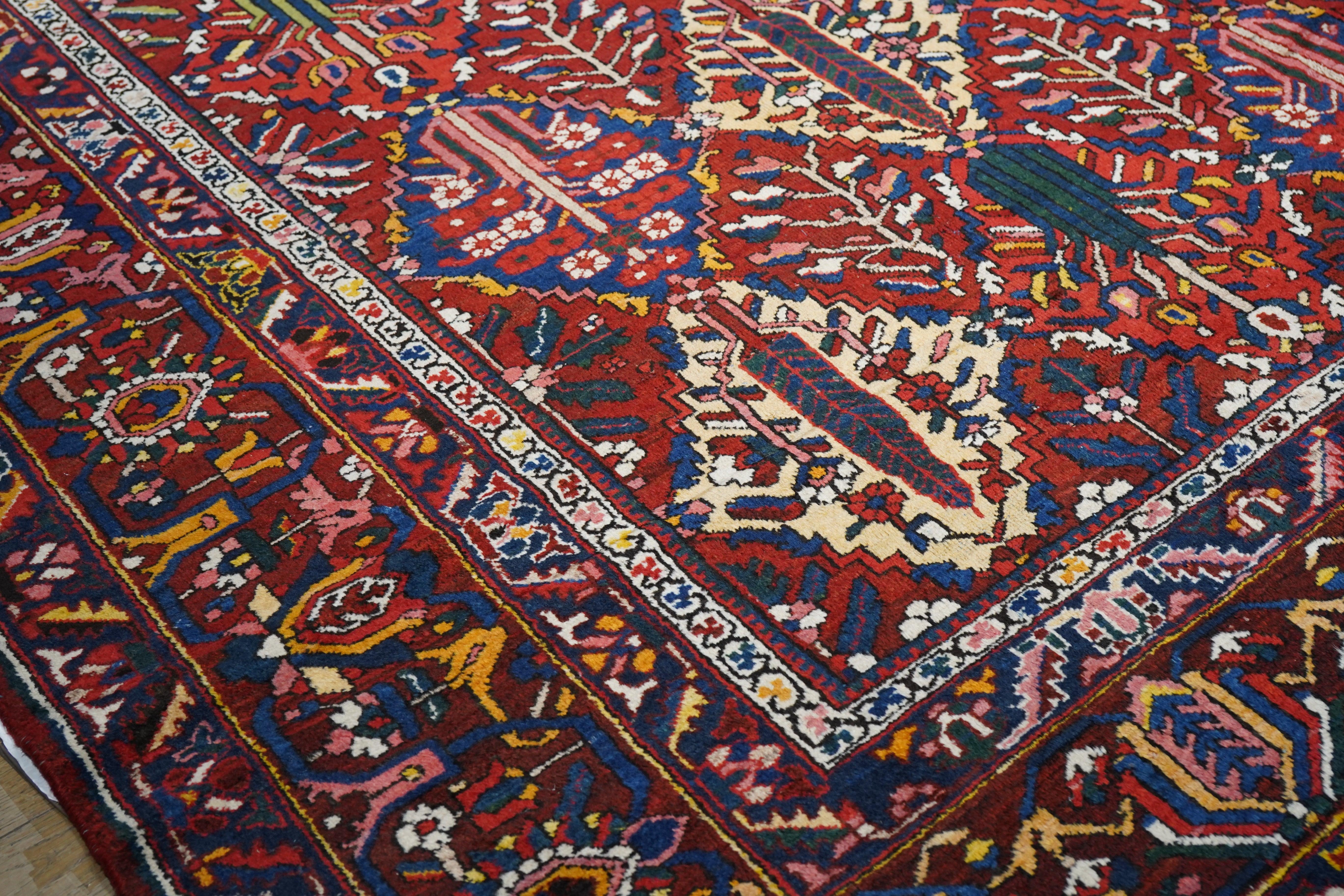 Bakhtiari-Teppich im Vintage-Stil 12'2'' x 16'7'' (20. Jahrhundert) im Angebot