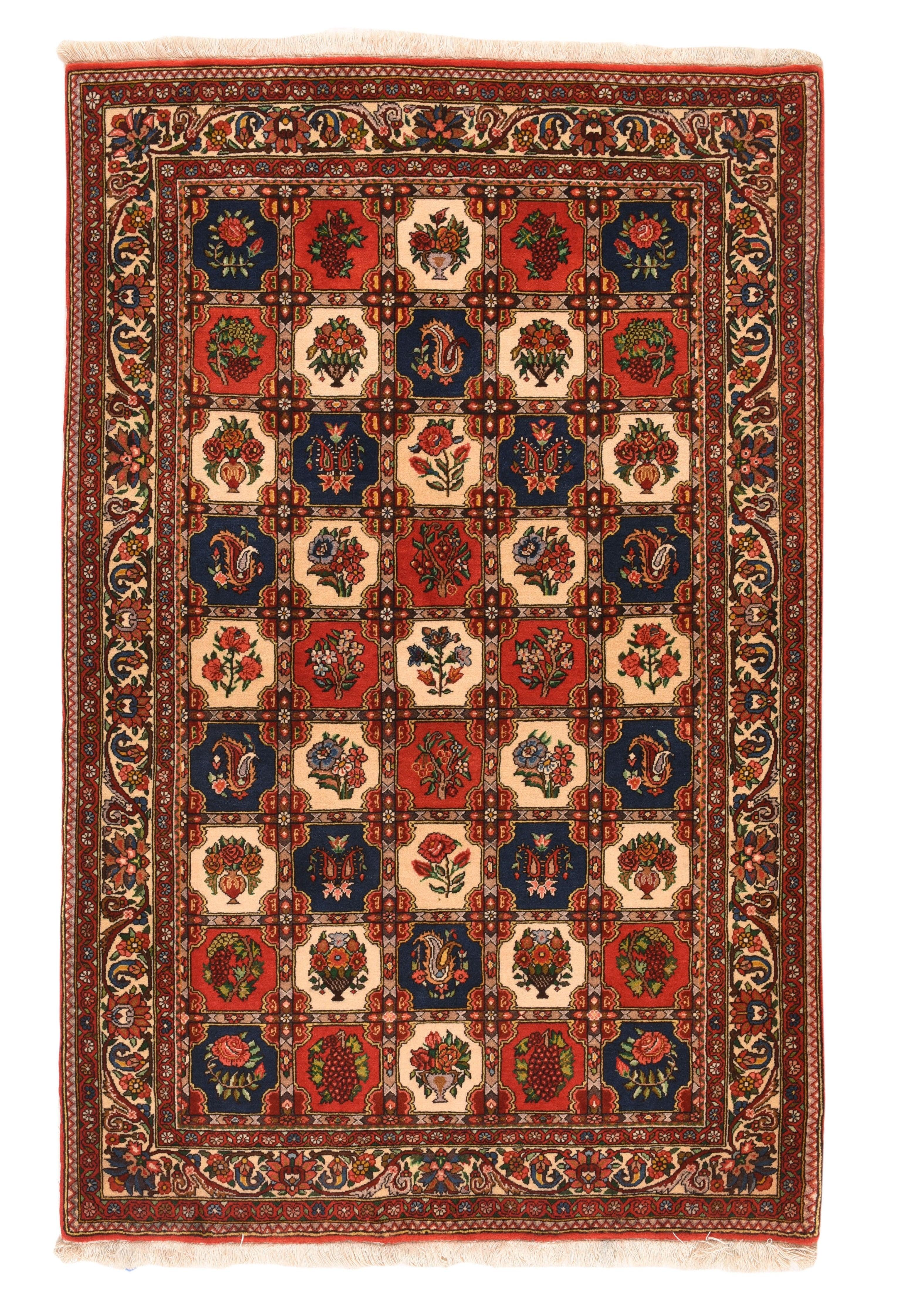 Tappeto vintage Bakhtiari 4'3'' x 6'7'' In condizioni buone in vendita a New York, NY