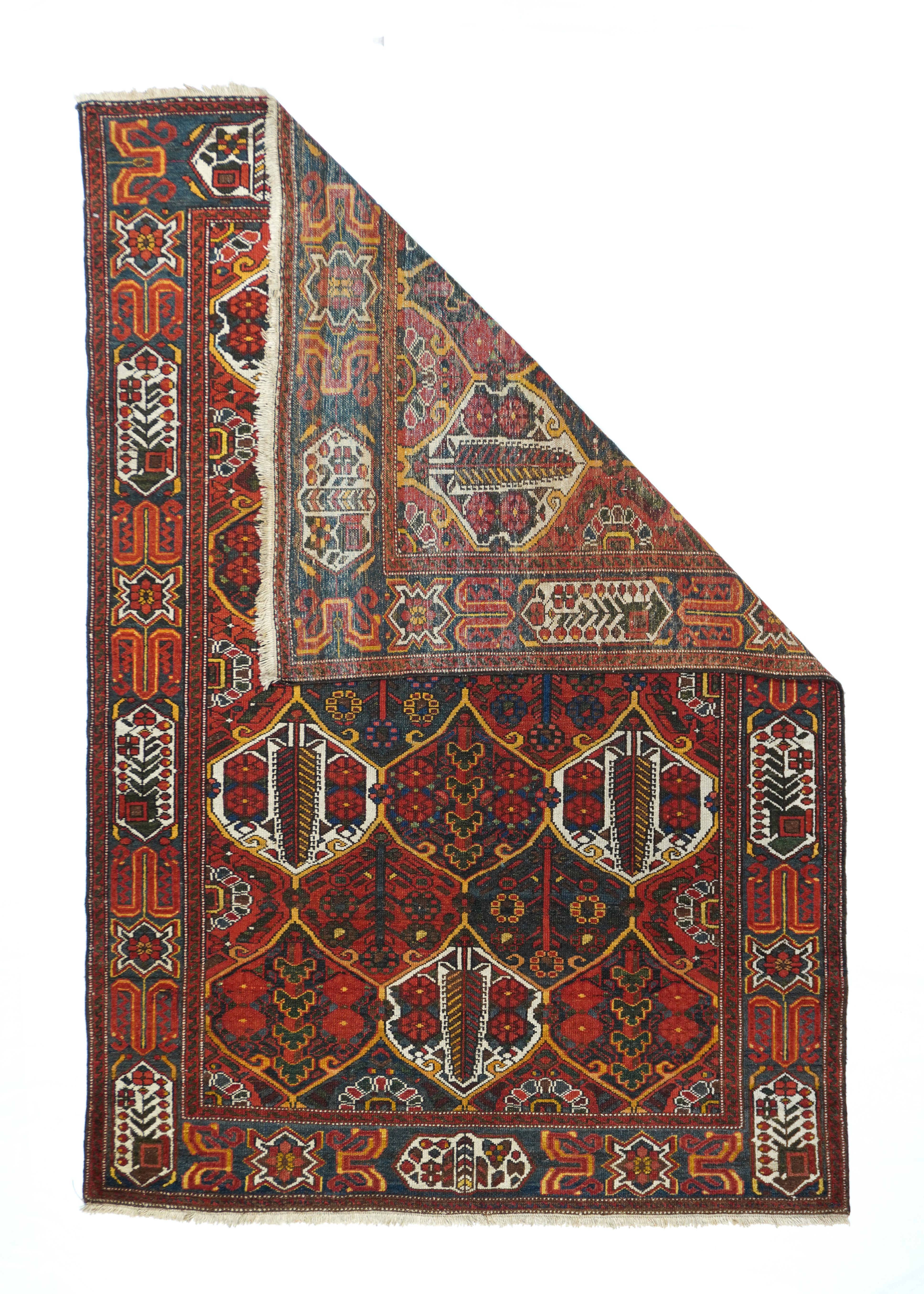 Vintage Bakhtiari rug 4'8'' x 6'8''. This a classic, cotton foundation, Chahar Mahal/