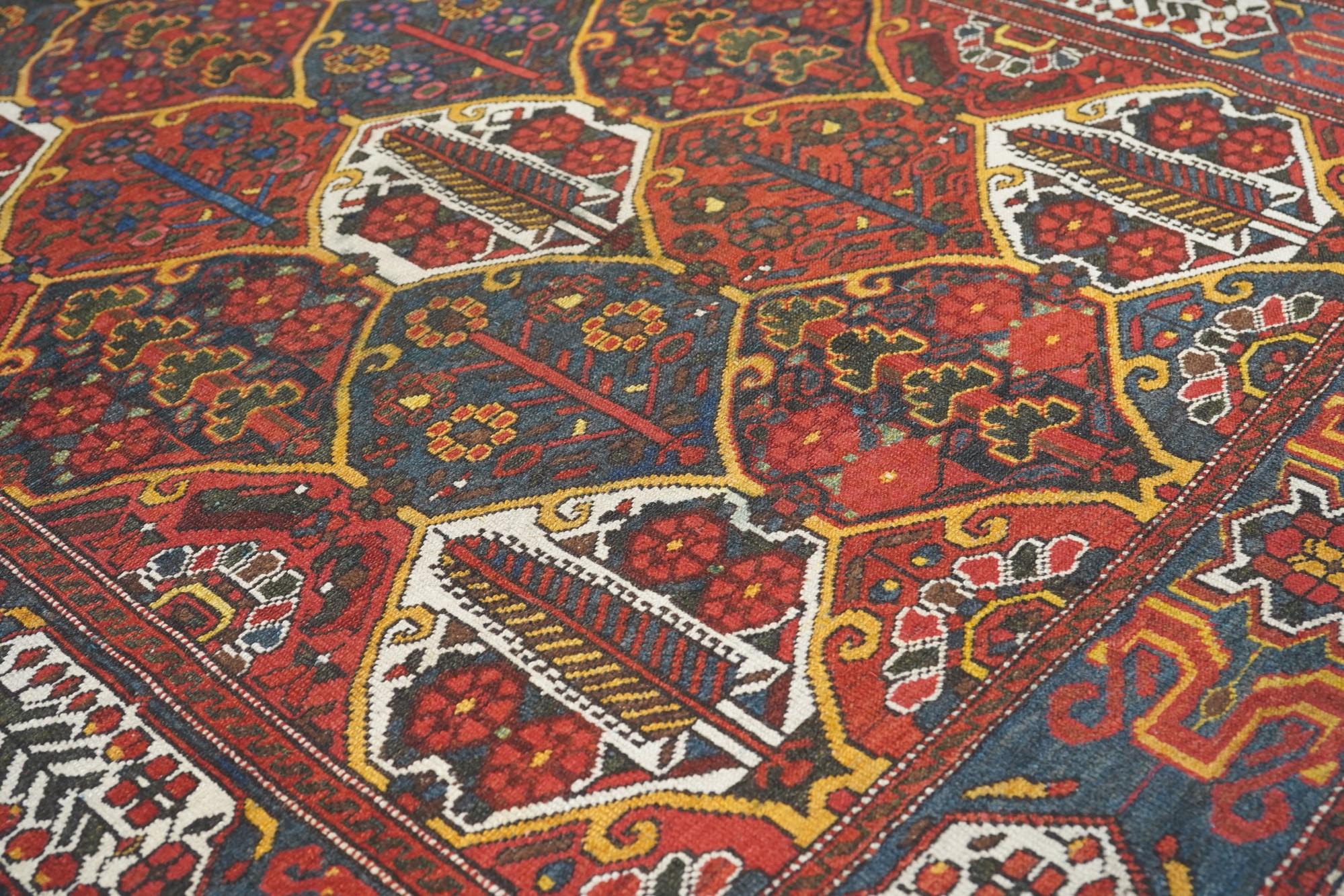 Bakhtiari Teppich im Vintage-Stil, 4'8'' x 6'8'' (Wolle) im Angebot