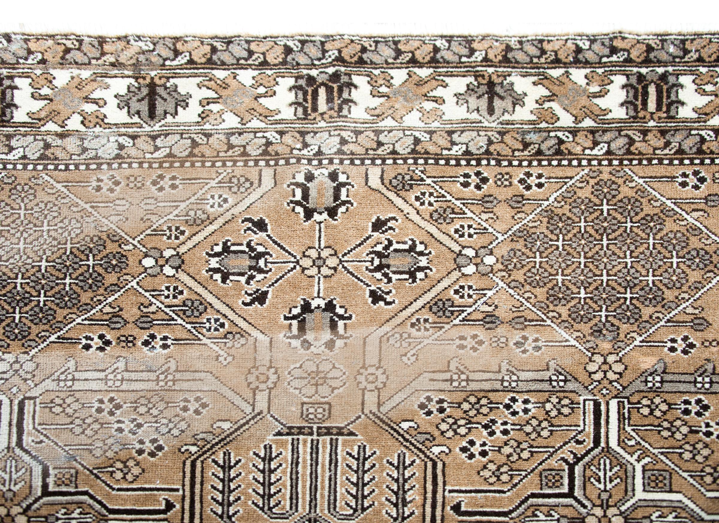 Vintage Bakhtiari Rug For Sale 2