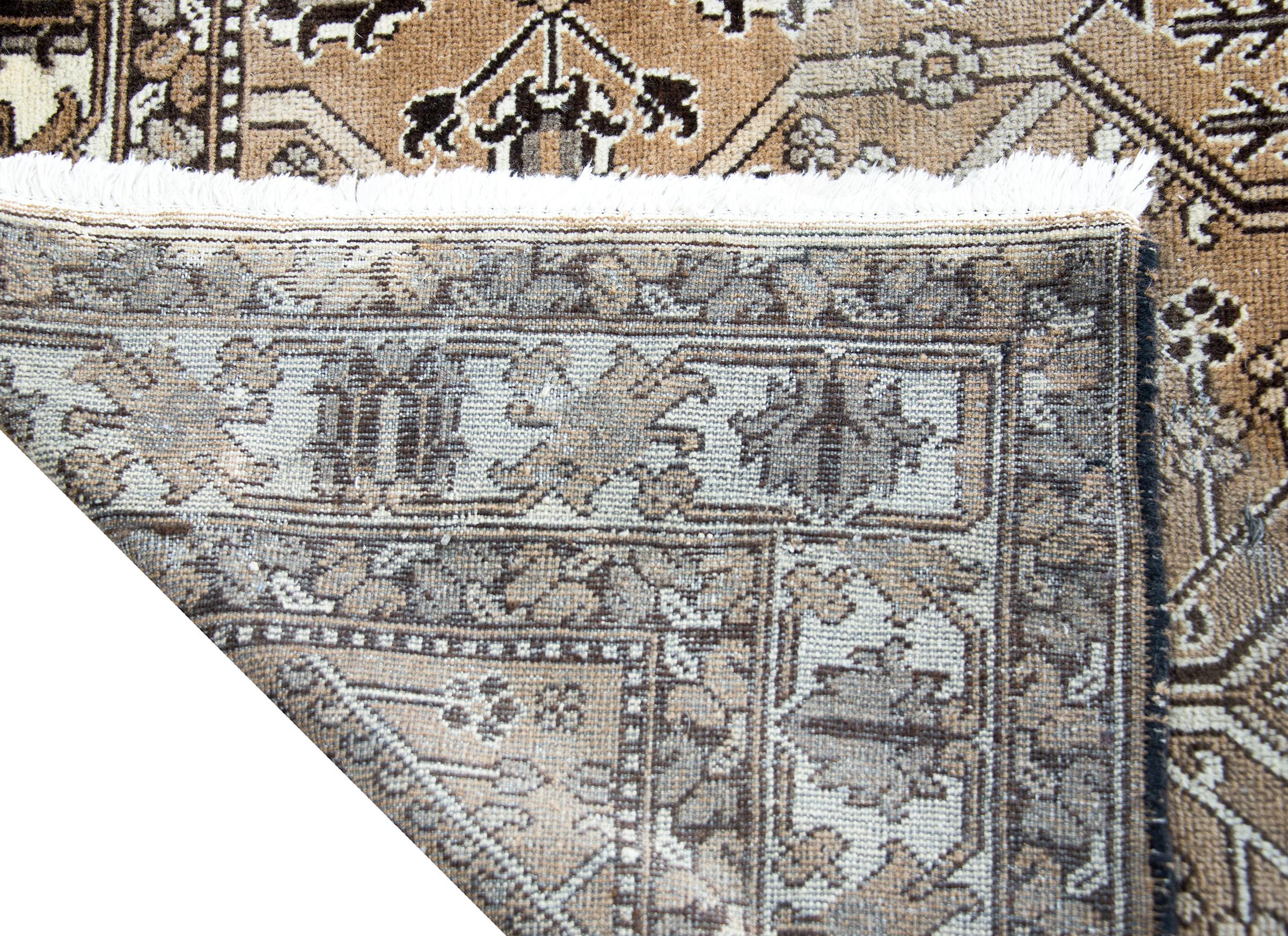 Tapis Bakhtiari vintage en vente 5